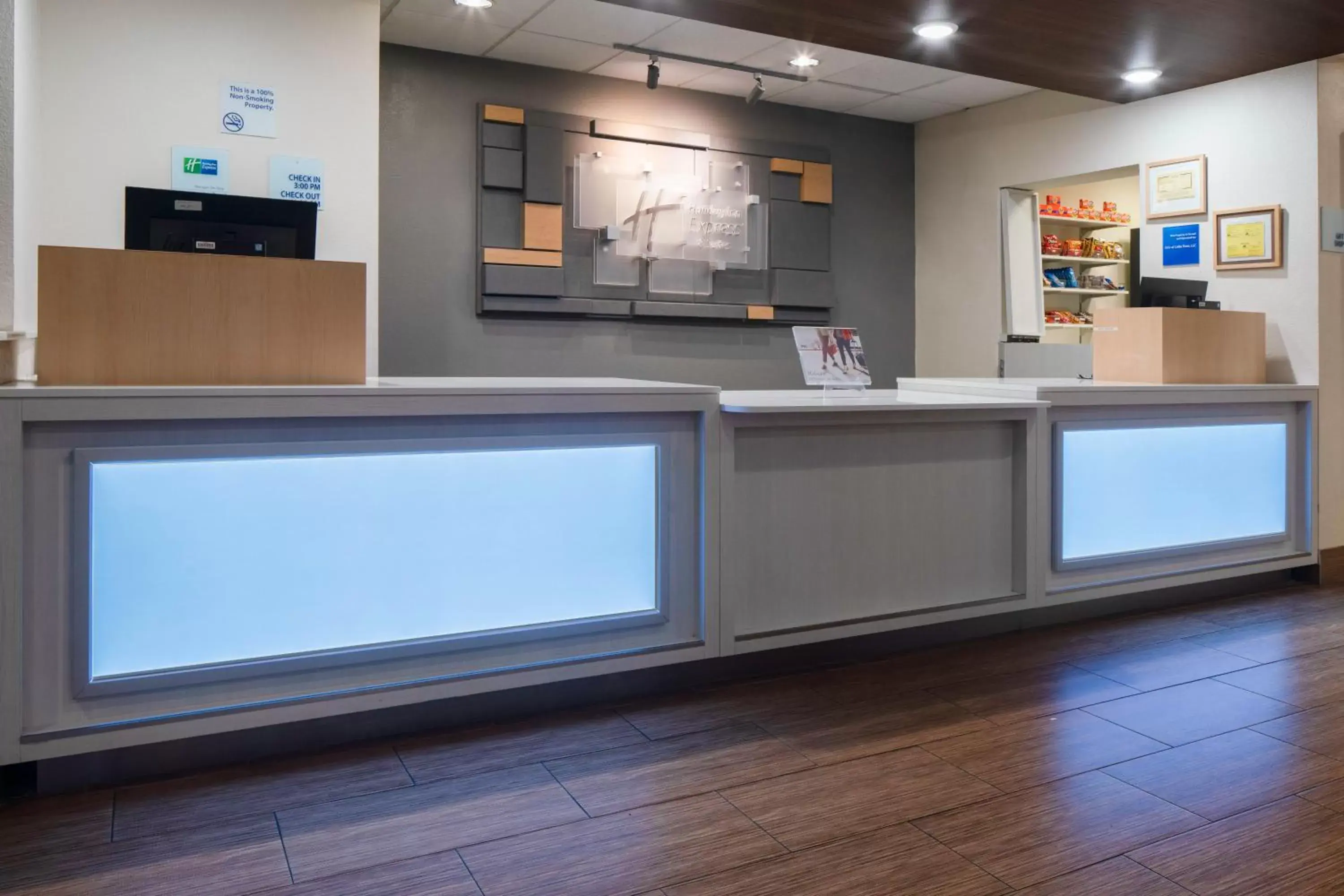 Property building in Holiday Inn Express North Myrtle Beach - Little River by IHG Property building in Holiday Inn Express North Myrtle Beach - Little River by IHG