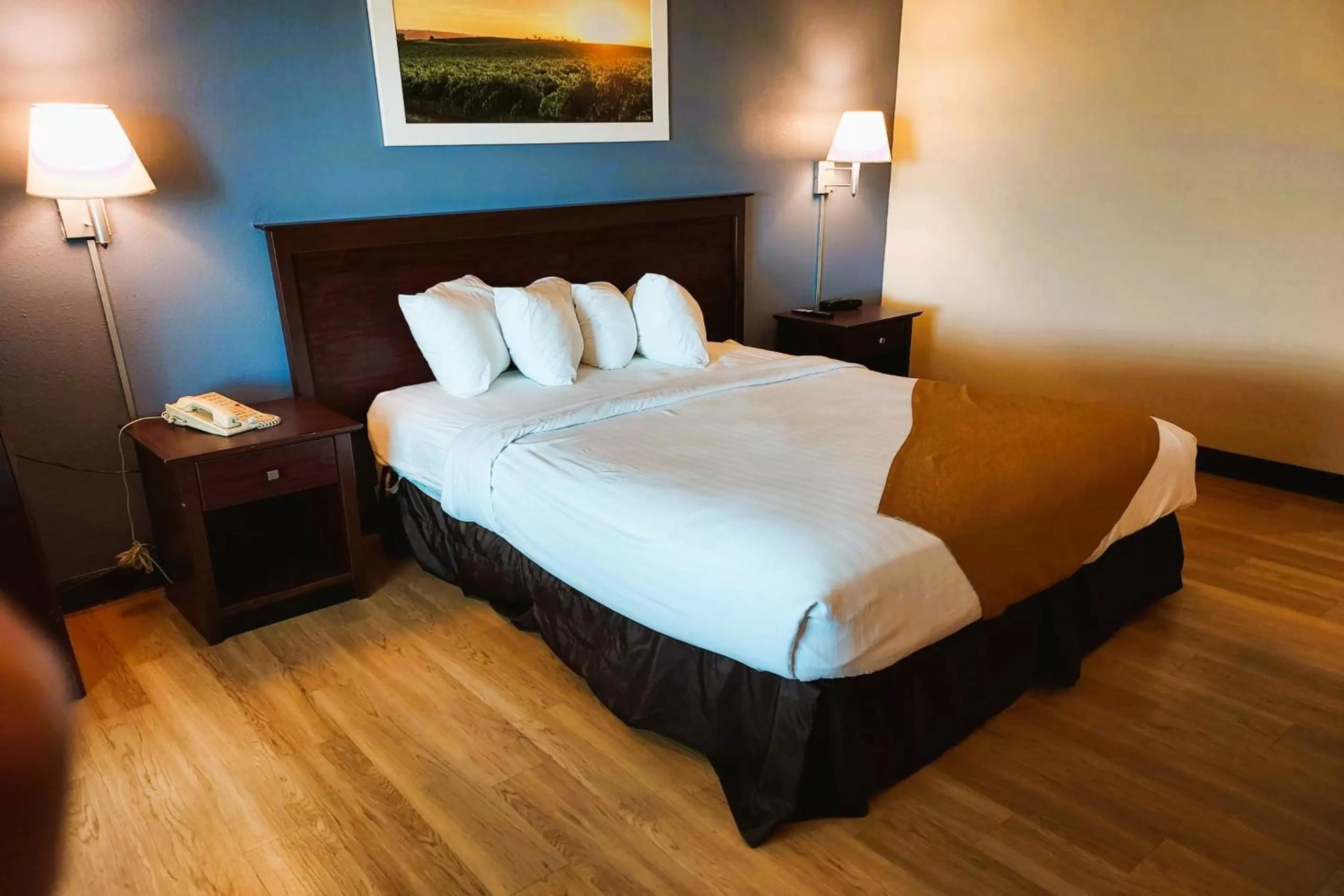 Bedroom, Bed in McPherson Inn By OYO, I-135