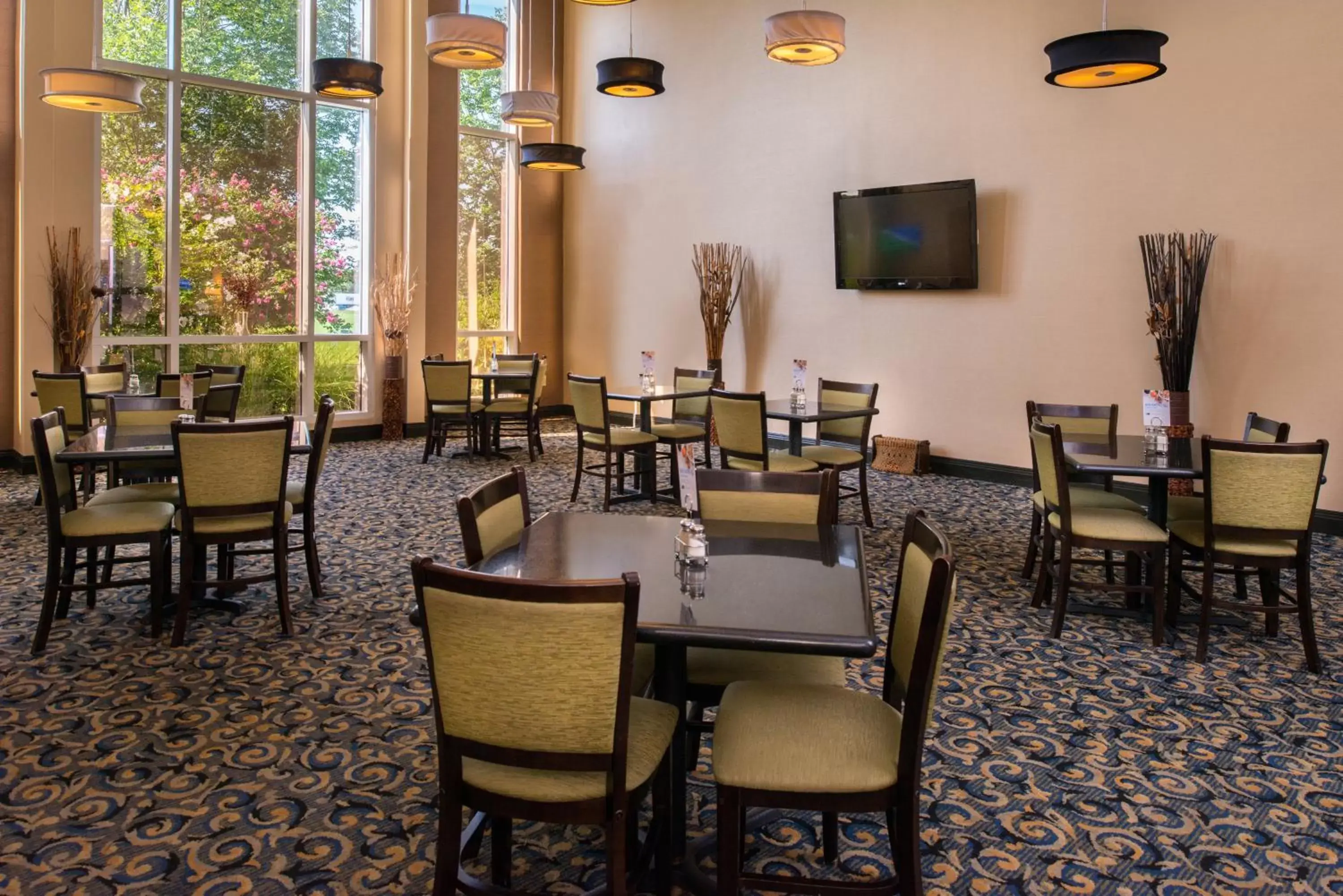 Breakfast, Restaurant/Places to Eat in Holiday Inn Express Hotel & Suites Bucyrus, an IHG Hotel