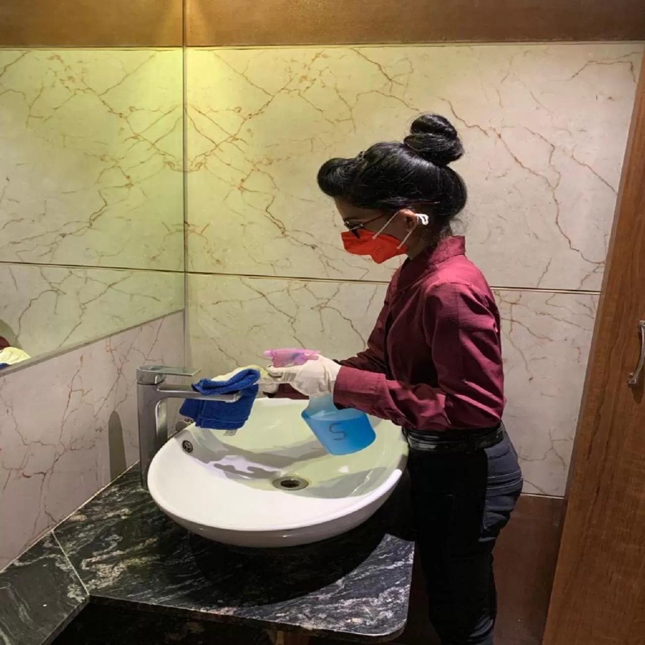 room service in Sapphire Premium Hotel & Suite