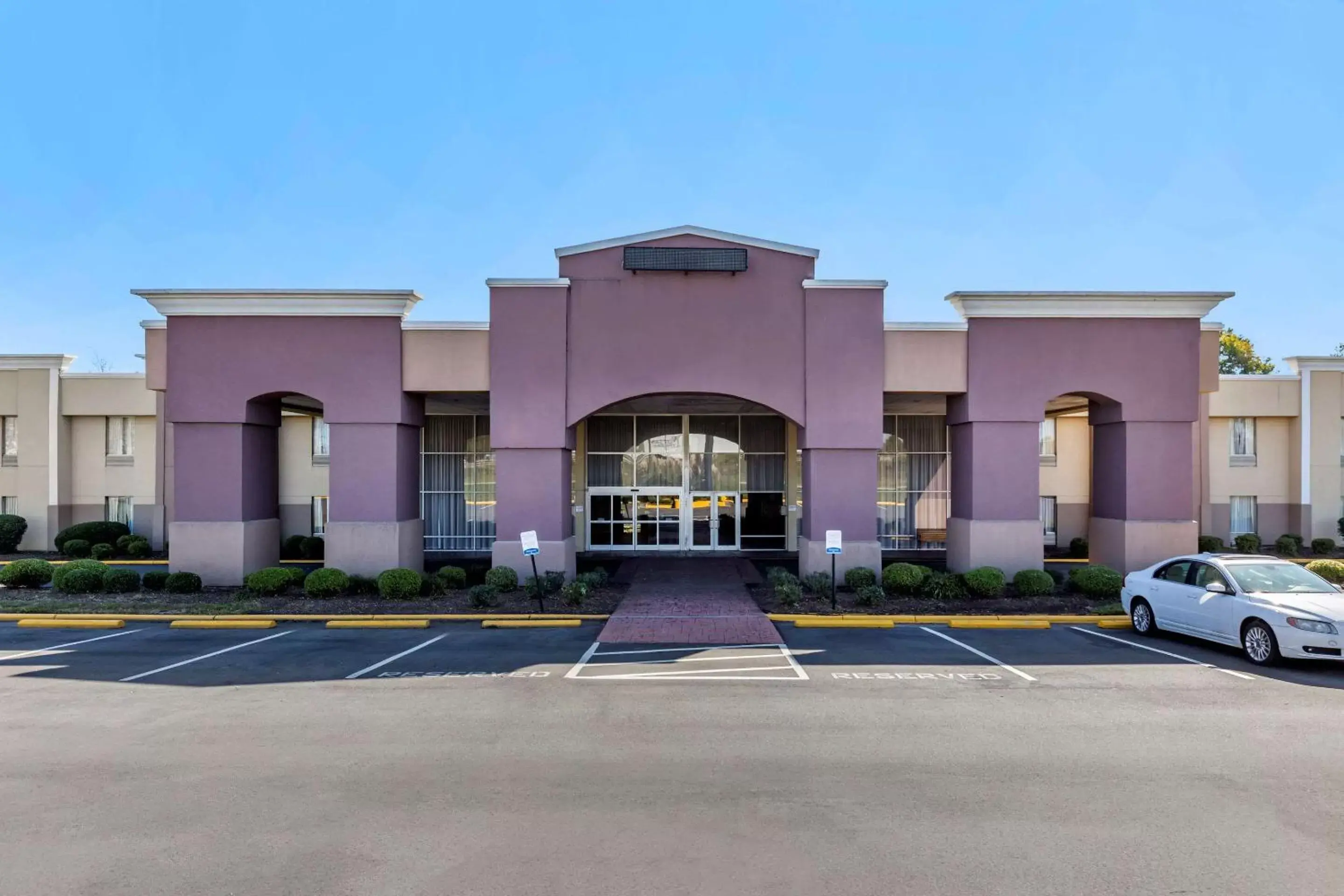 Property building, Facade/Entrance in Quality Inn & Suites - Greensboro-High Point