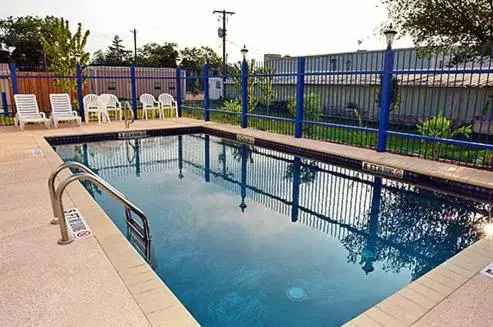 Swimming Pool in Wine Country Inn