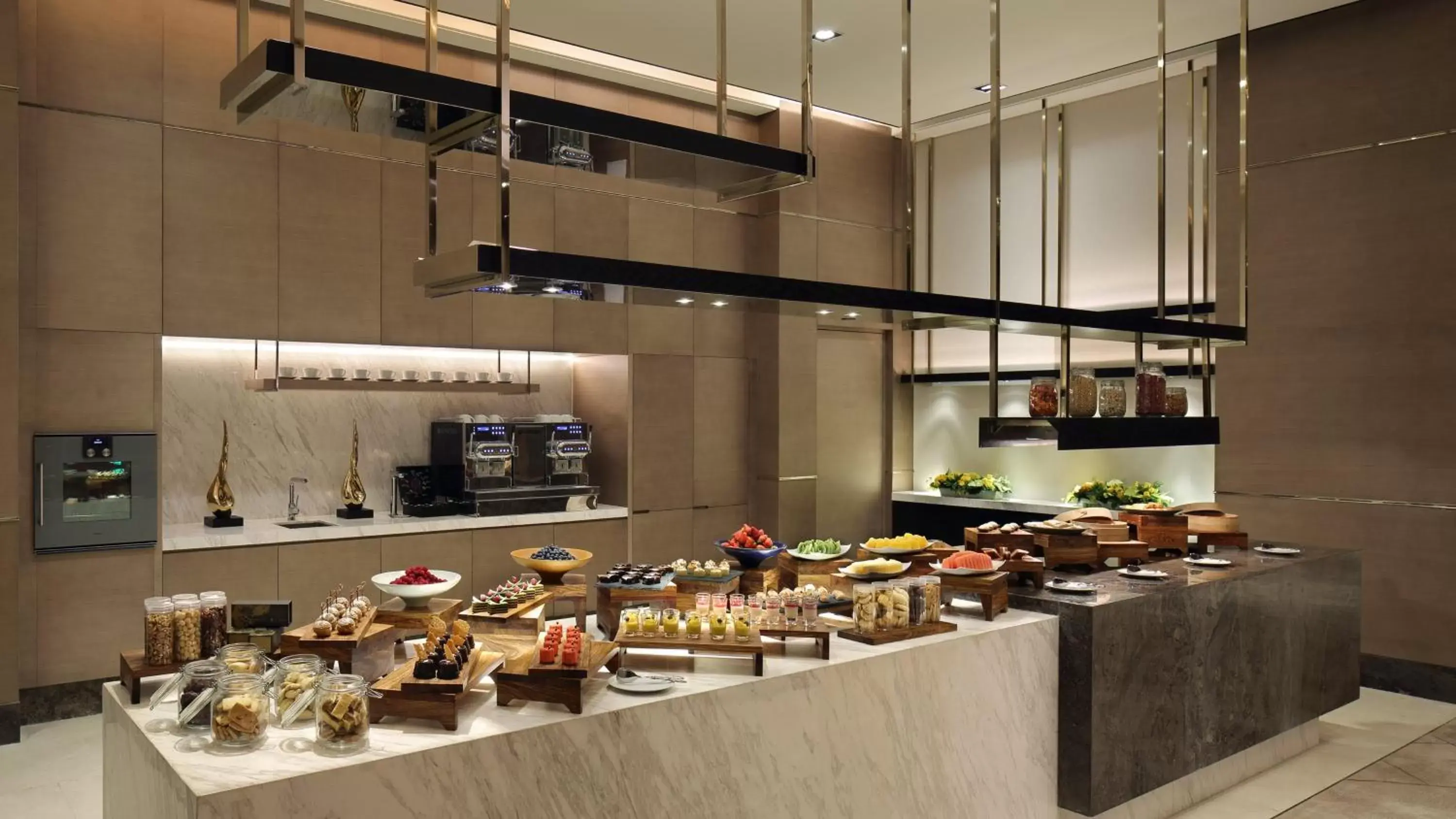 Restaurant/places to eat in InterContinental Shanghai Hongqiao NECC, an IHG Hotel