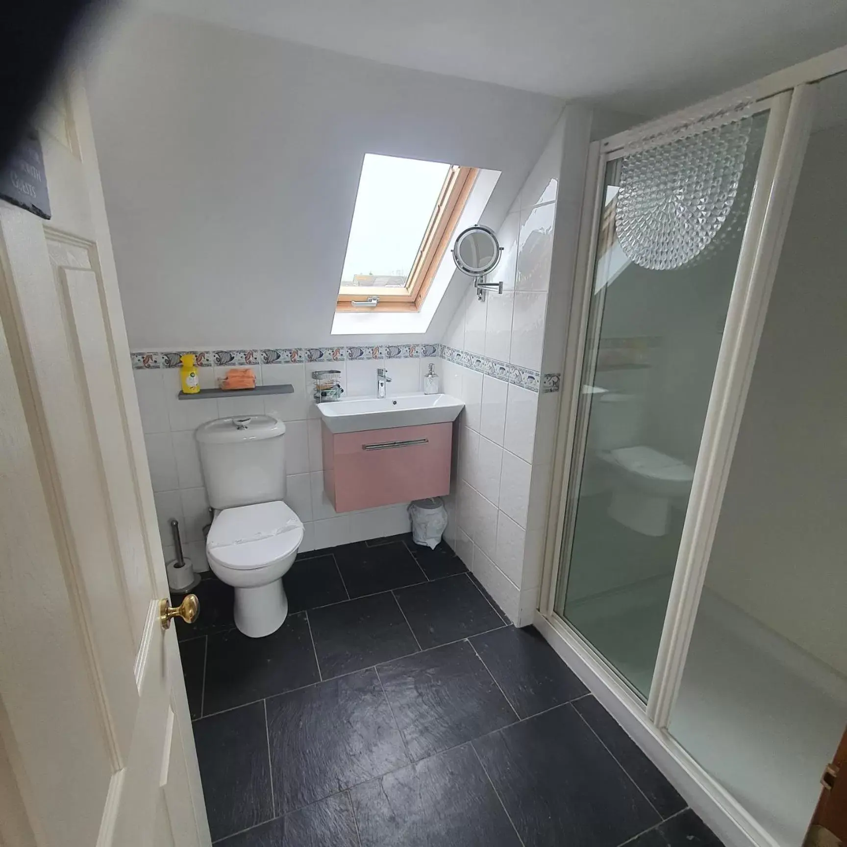 Bathroom in Melorne Farm Guest House