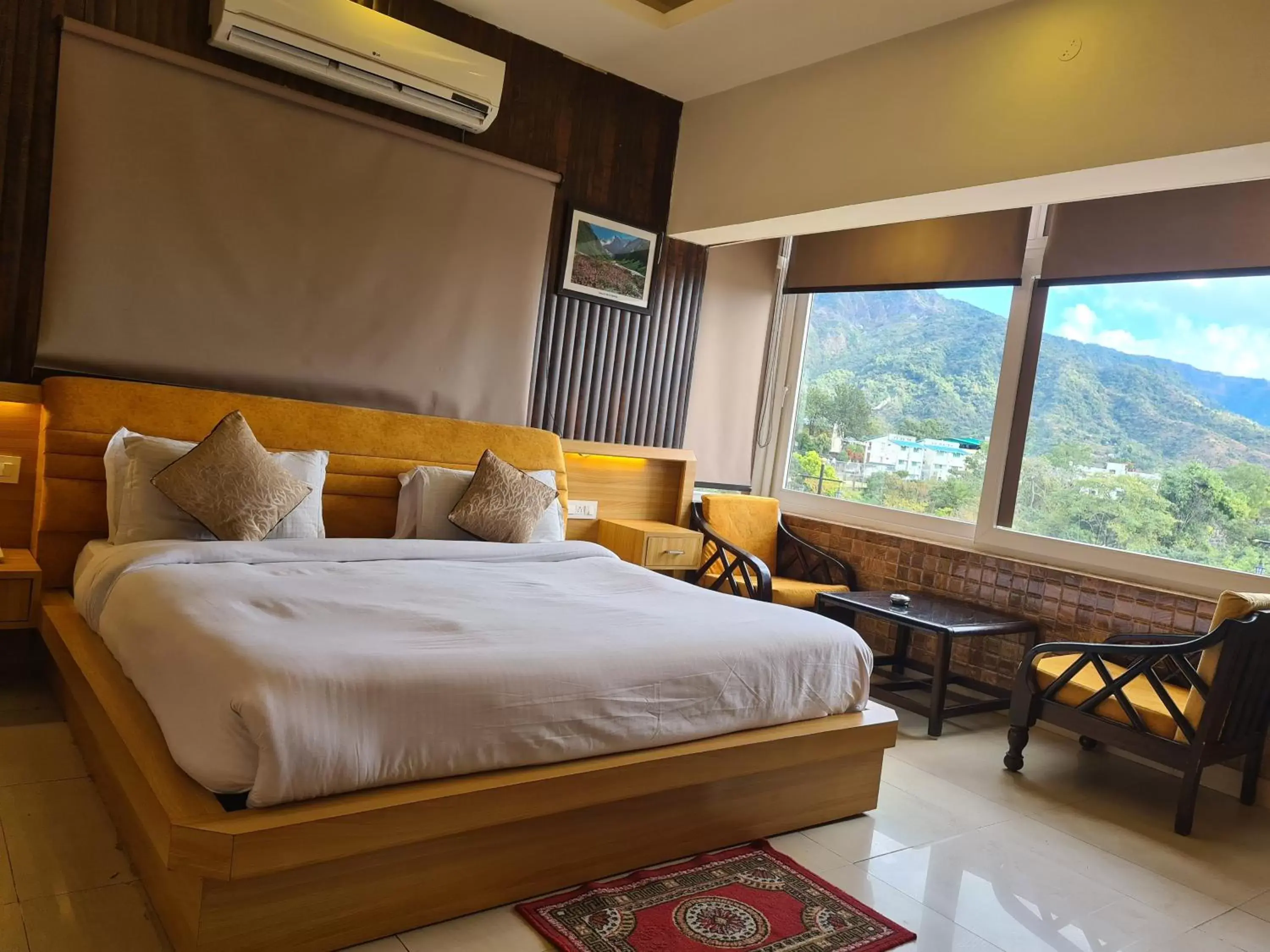 View (from property/room), Bed in Hotel Rajpur Heights