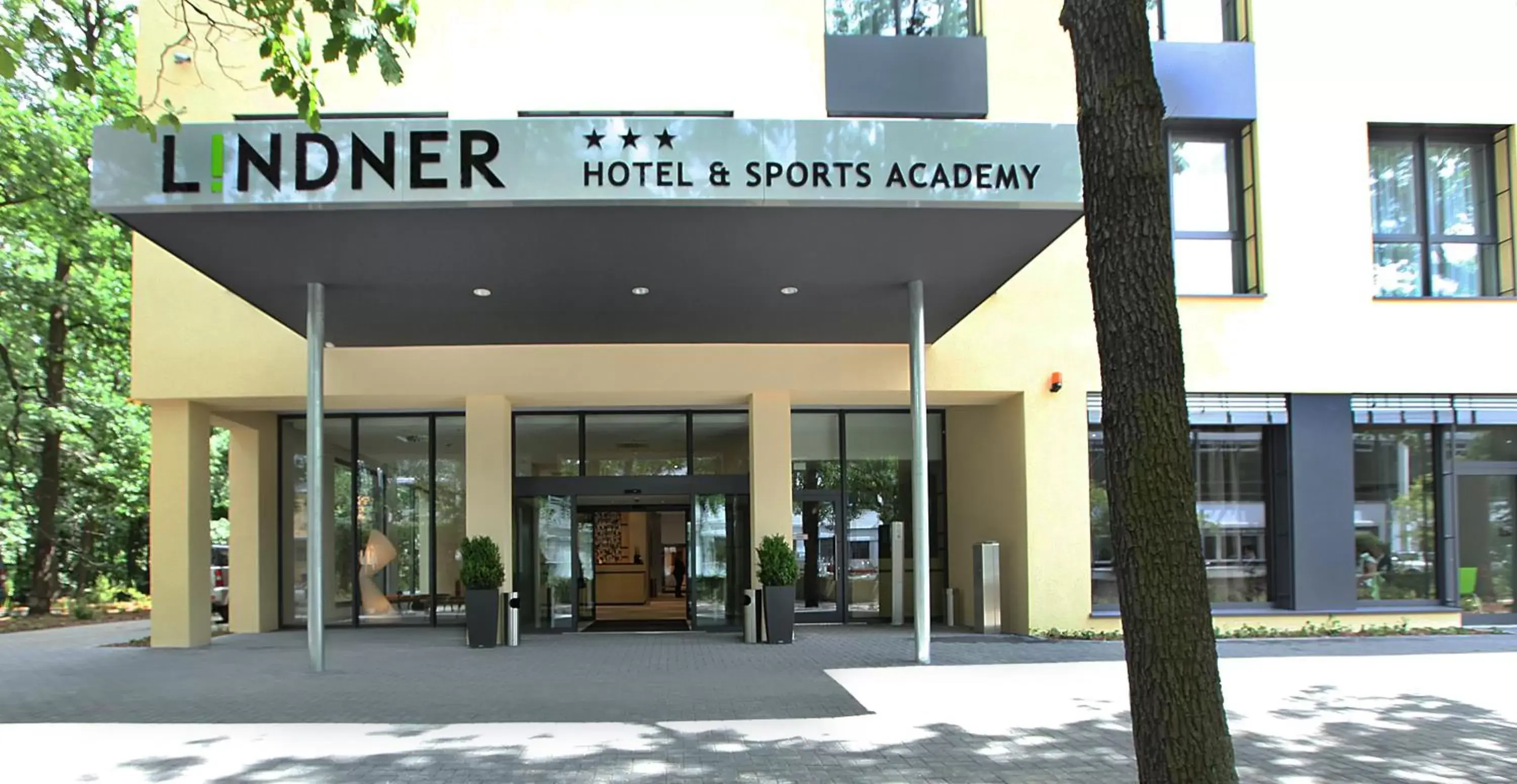 Facade/entrance in Lindner Hotel Frankfurt Sportpark part of JdV by Hyatt