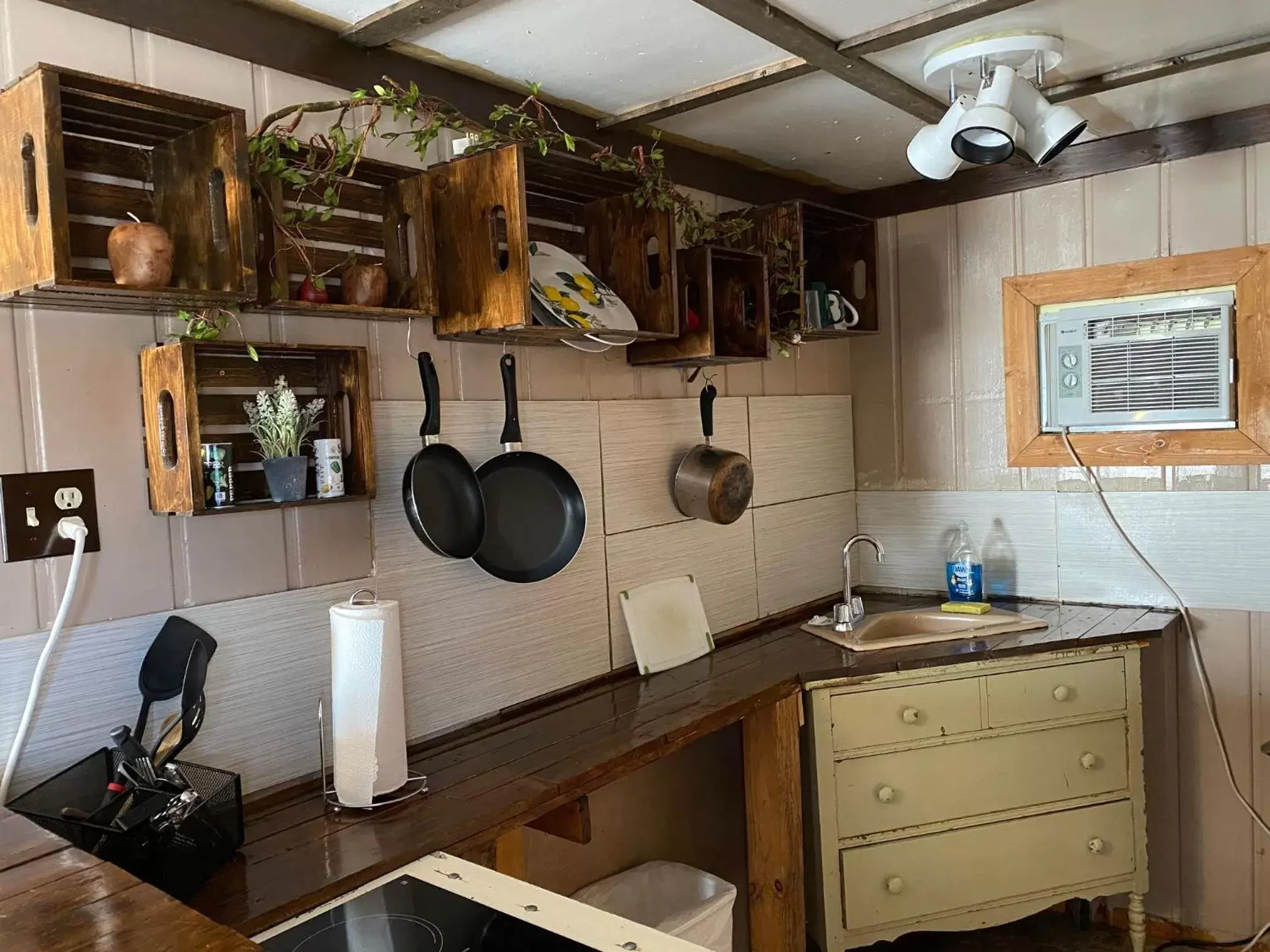 Kitchen/Kitchenette in Roundtop Mountain Vista - Cabins and Motel