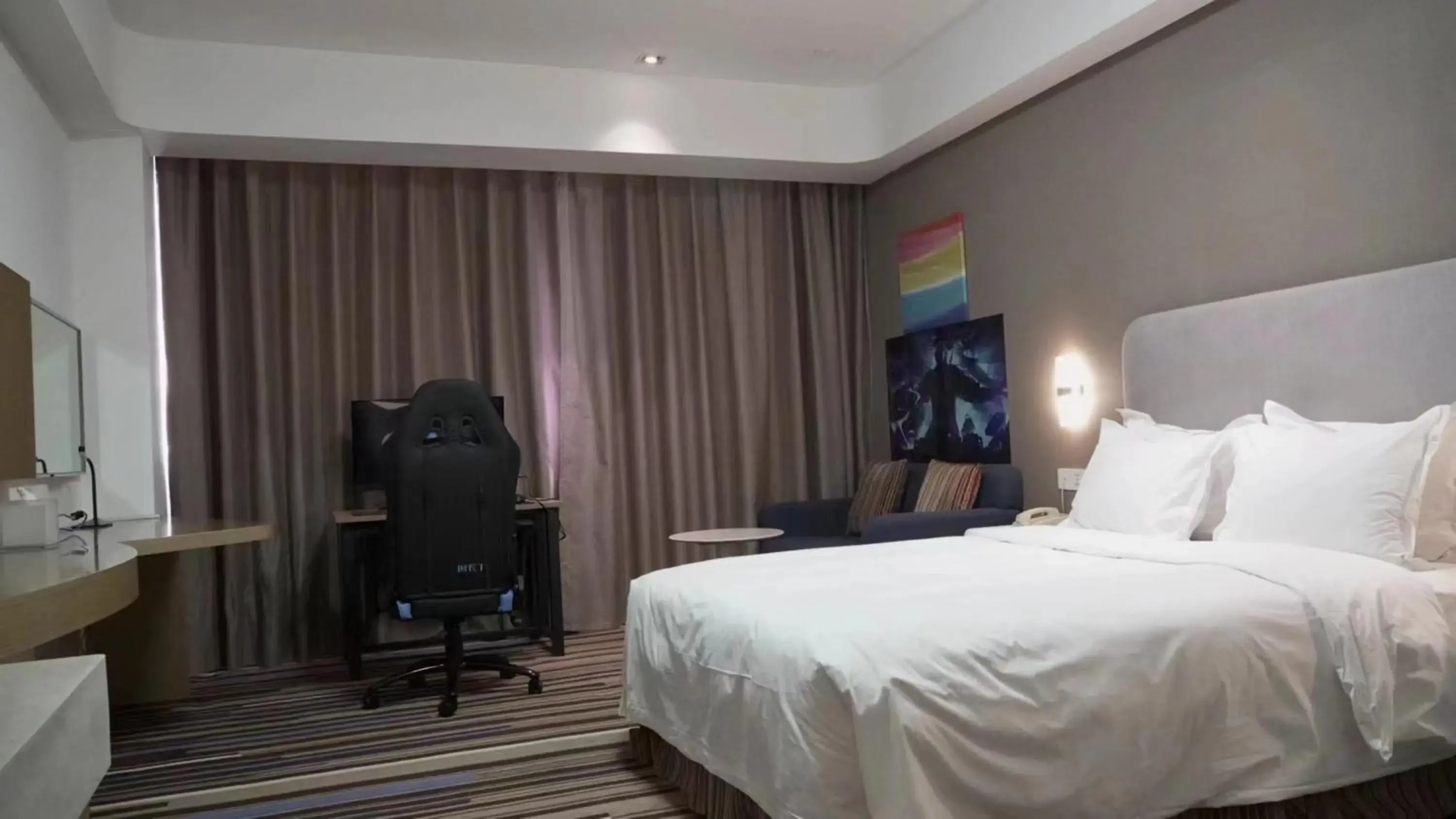 Photo of the whole room in Holiday Inn Express Nantong Downtown, an IHG Hotel