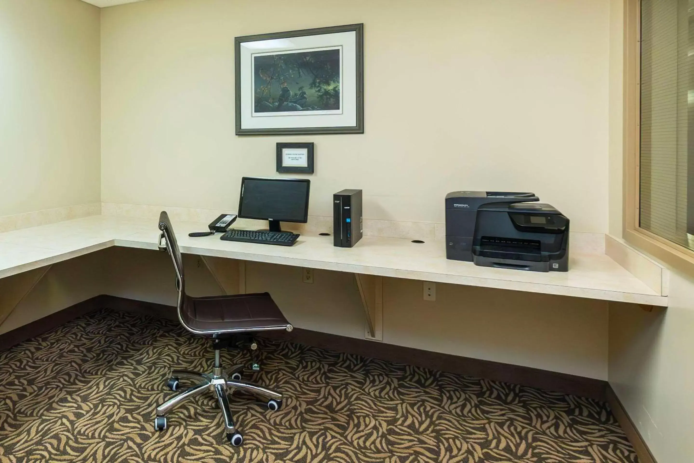 Business facilities, Business Area/Conference Room in Comfort Inn & Suites Salmon Arm