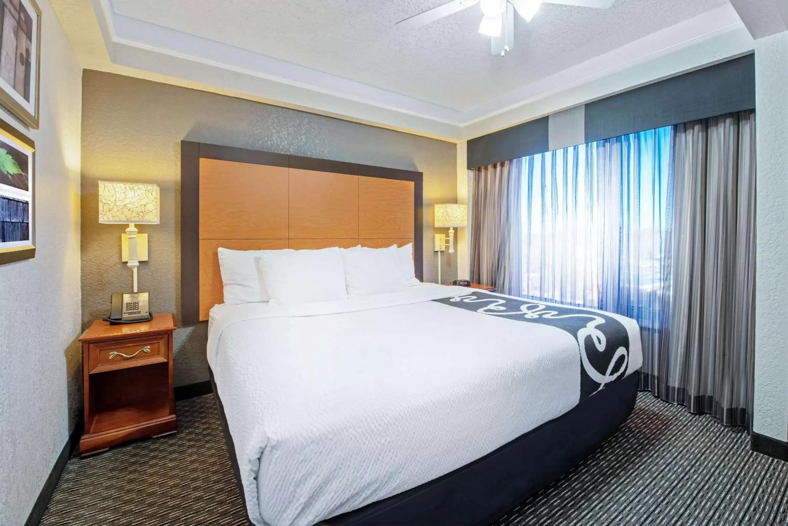 Photo of the whole room, Bed in La Quinta by Wyndham New Orleans Airport