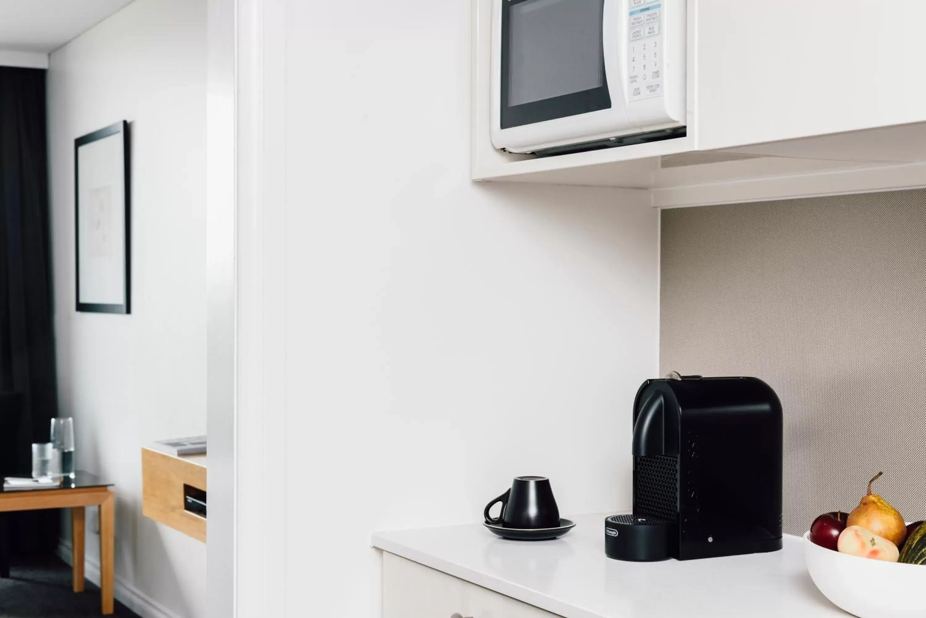 Kitchen or kitchenette, TV/Entertainment Center in Quay West Suites Melbourne