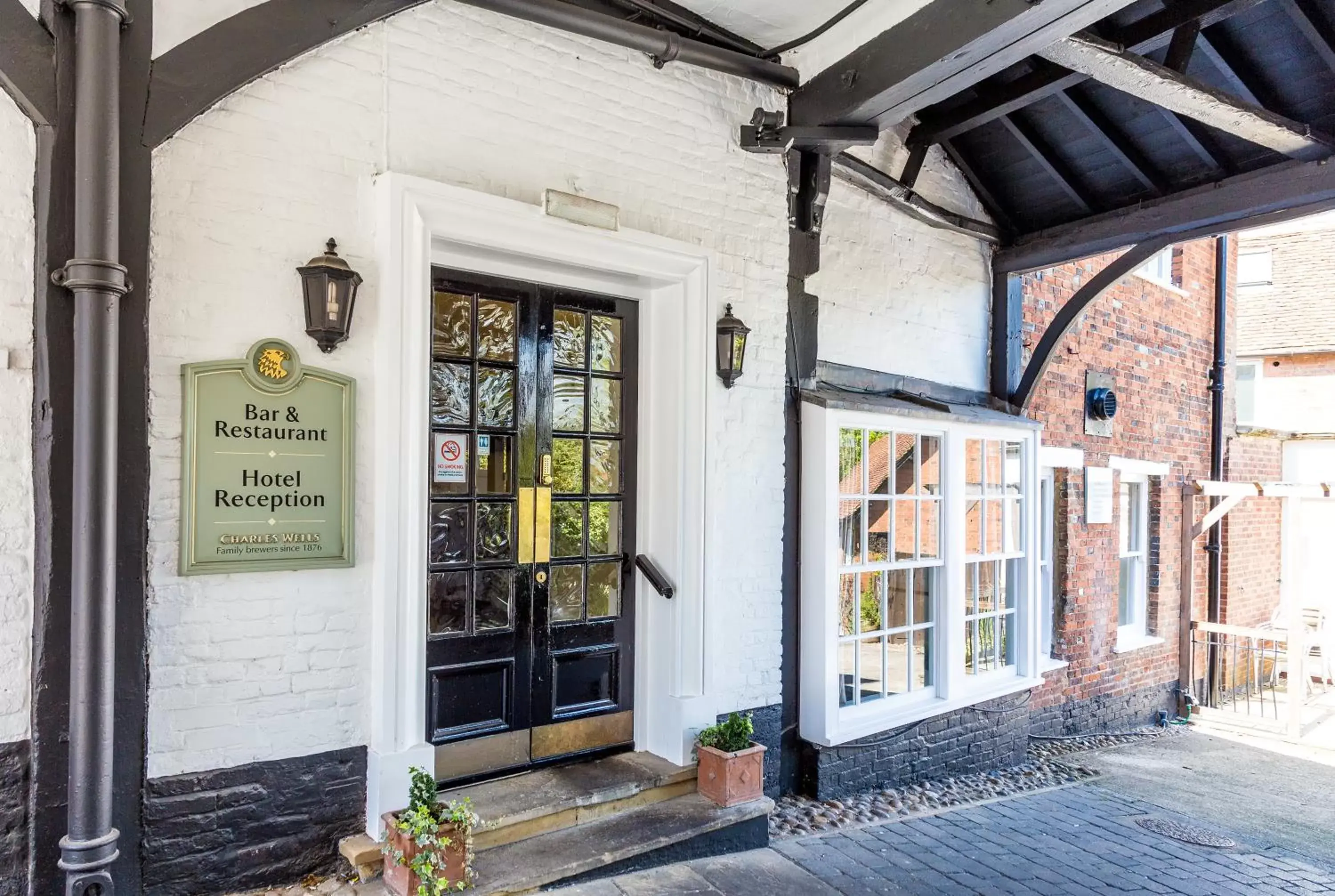 Lobby or reception, Facade/Entrance in The White Hart Hotel