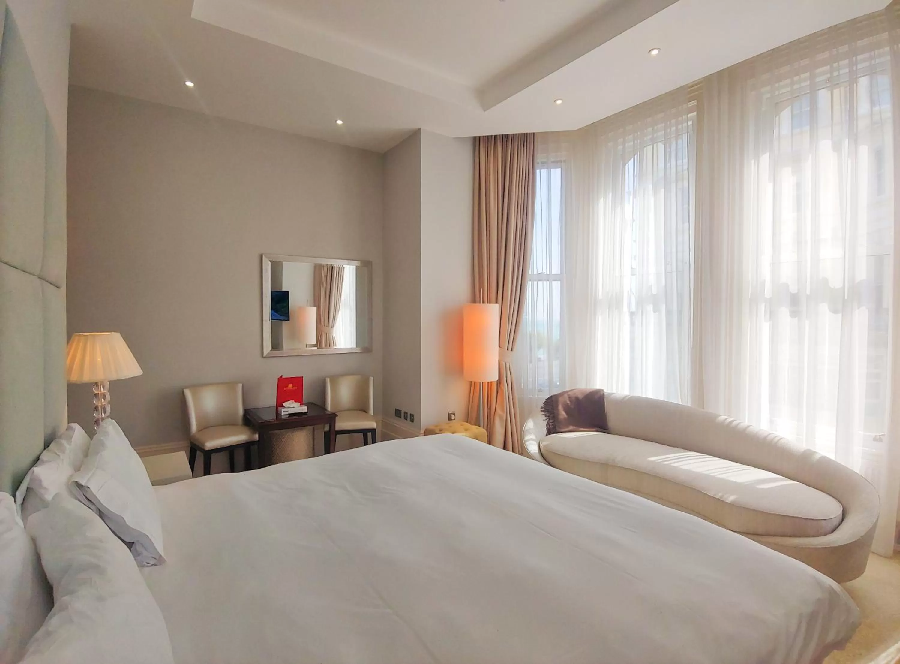 Bed in The Chatsworth Hotel