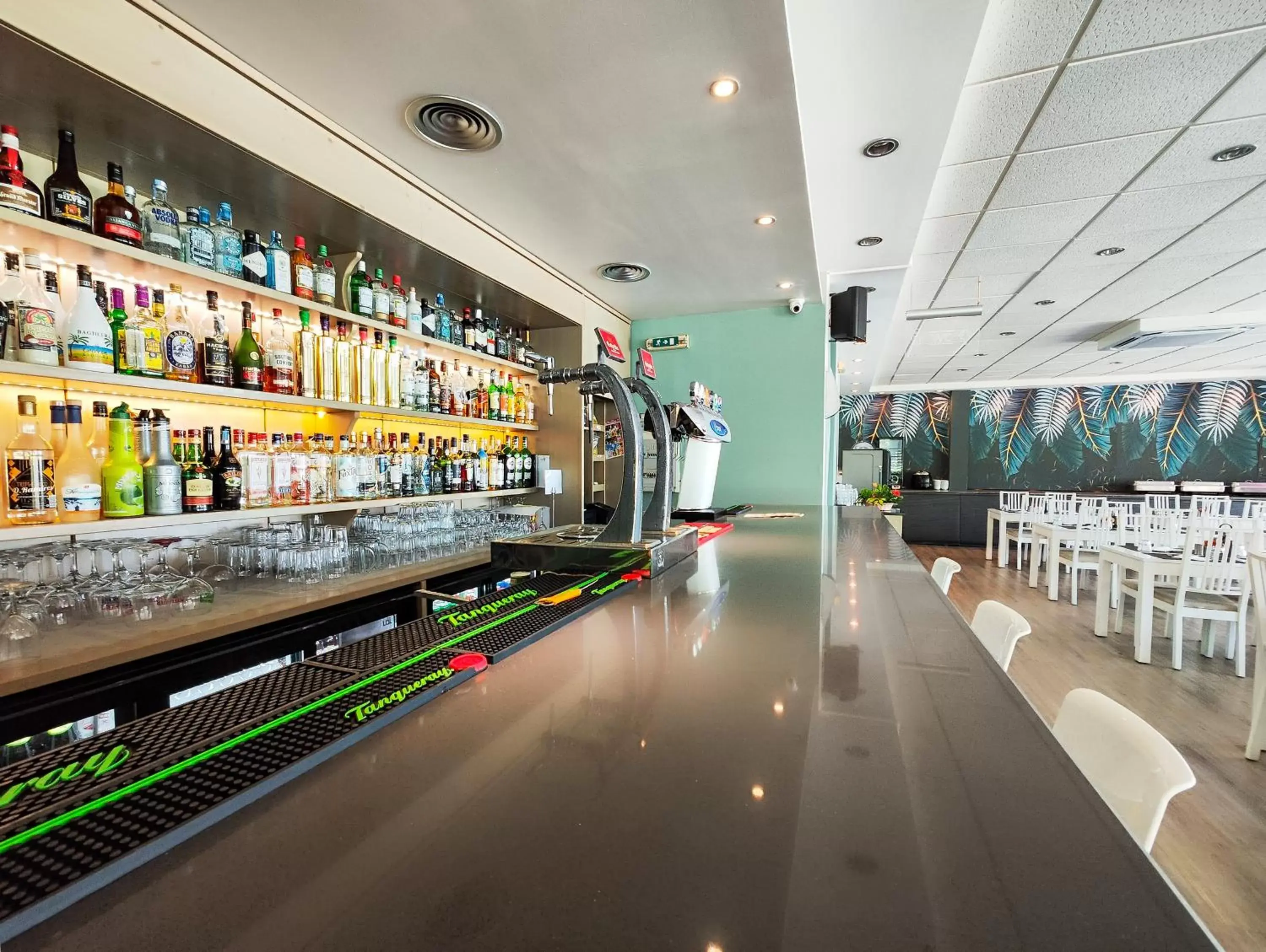 Restaurant/places to eat, Lounge/Bar in Bayside Salgados