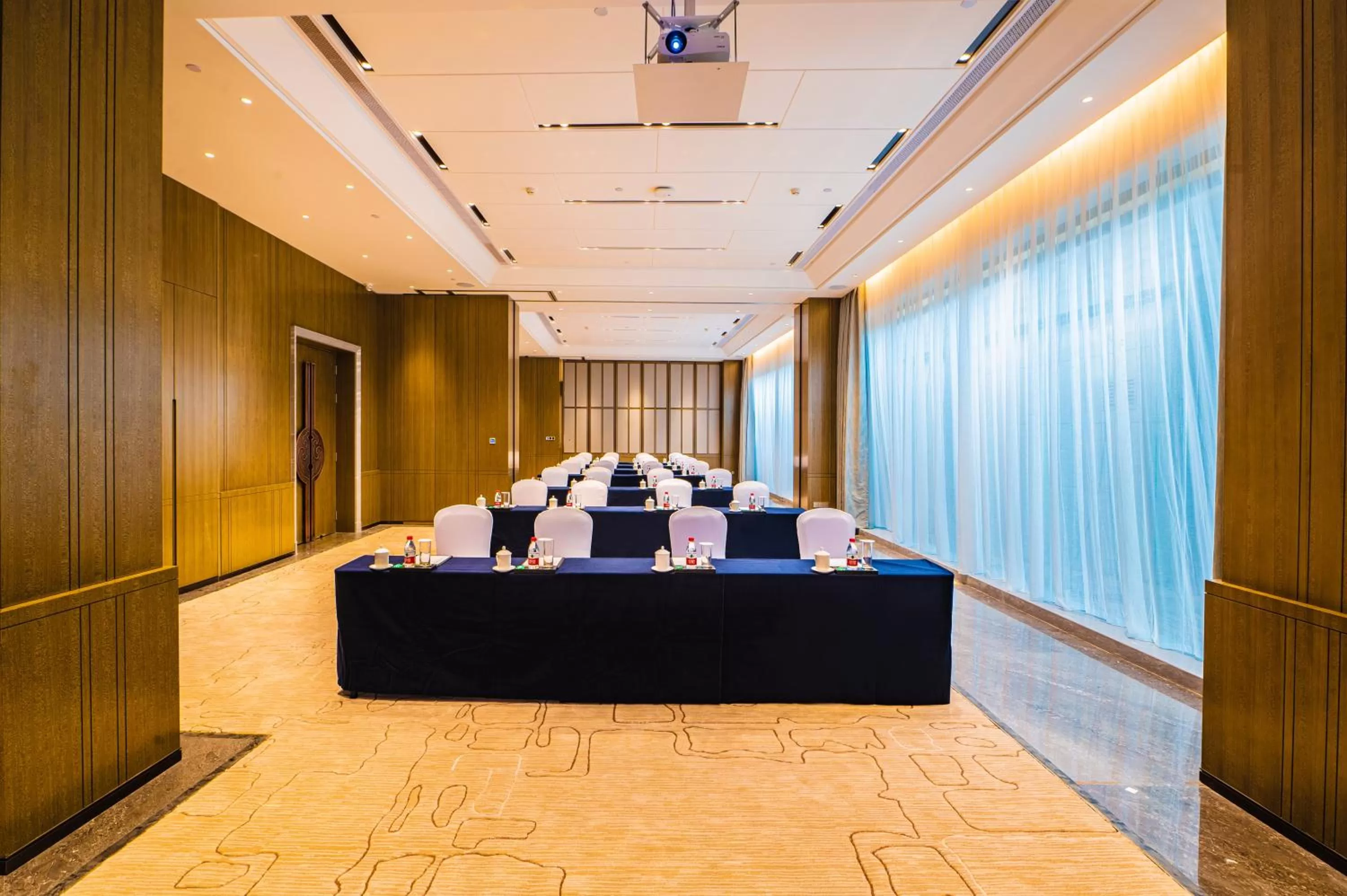 Meeting/conference room in Wyndham Qingdao l Free Fixed-Time Shuttle Service Between Hotel and Airport & North Railway Station l Outdoor Children's Amusement Park l 1-Hour Play Snooker or Table Tennis