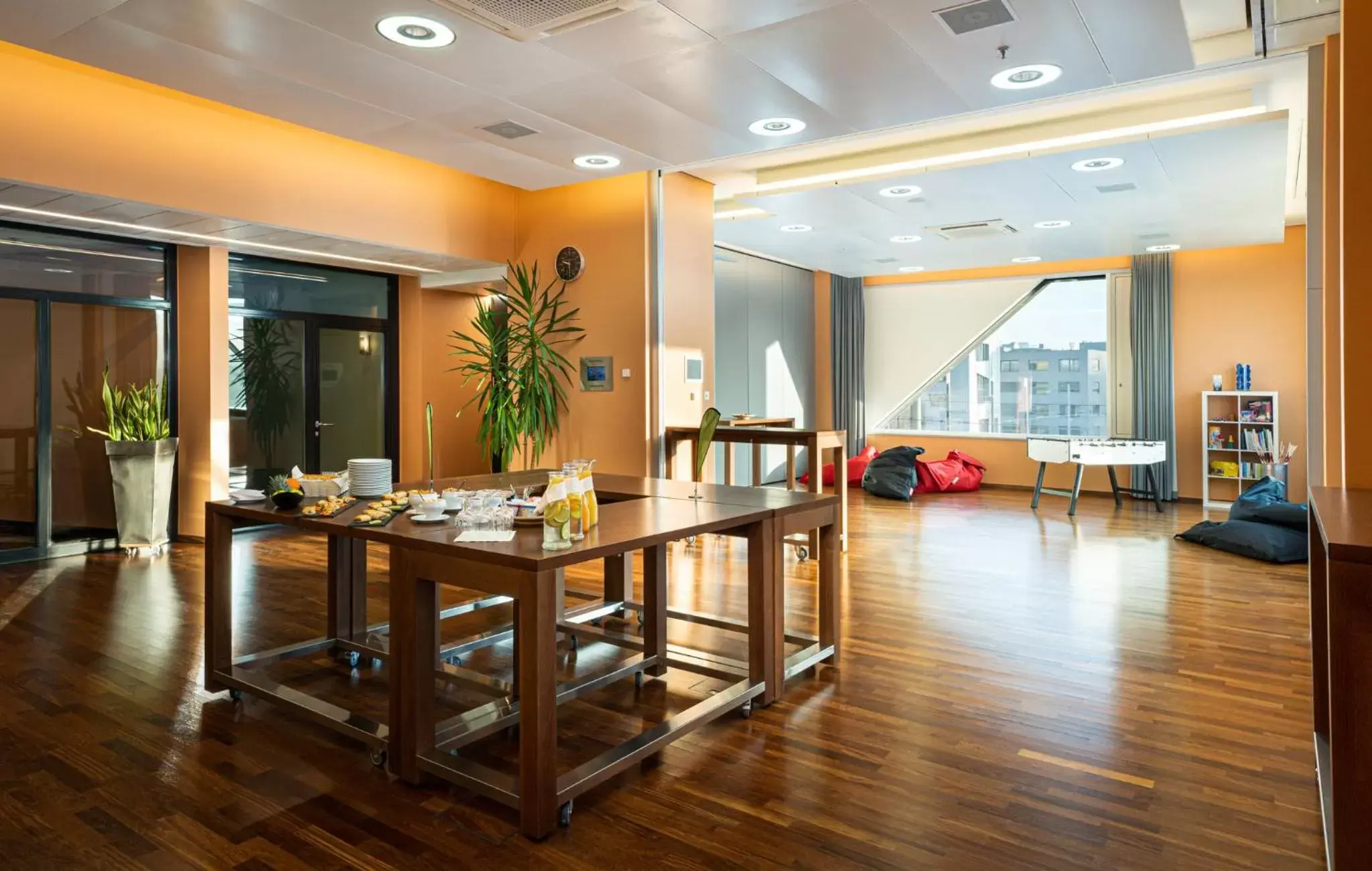 Meeting/conference room, Restaurant/Places to Eat in Holiday Inn Bern Westside, an IHG Hotel