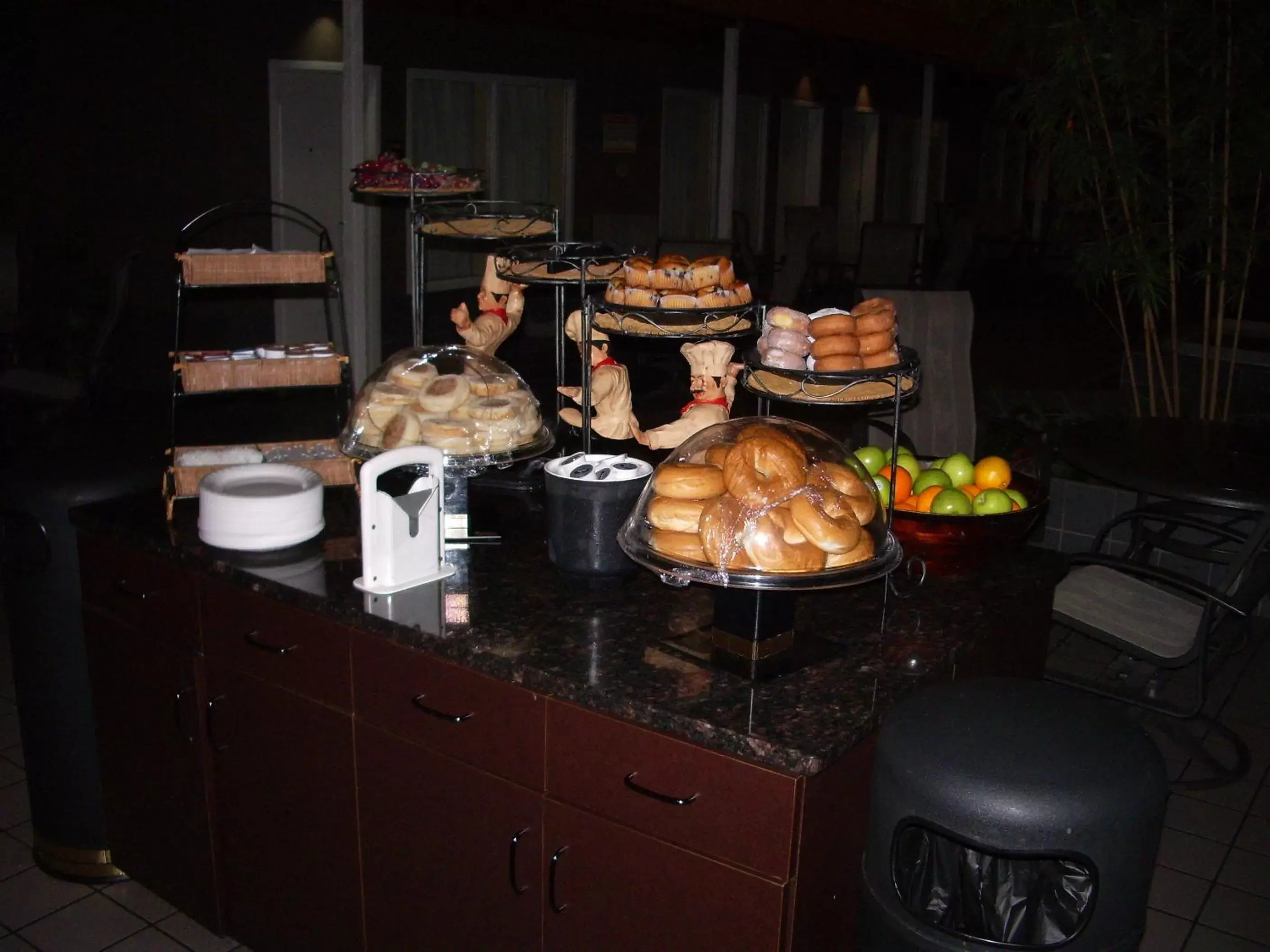 Breakfast in C'mon Inn & Suites Fargo Breakfast in C'mon Inn & Suites Fargo