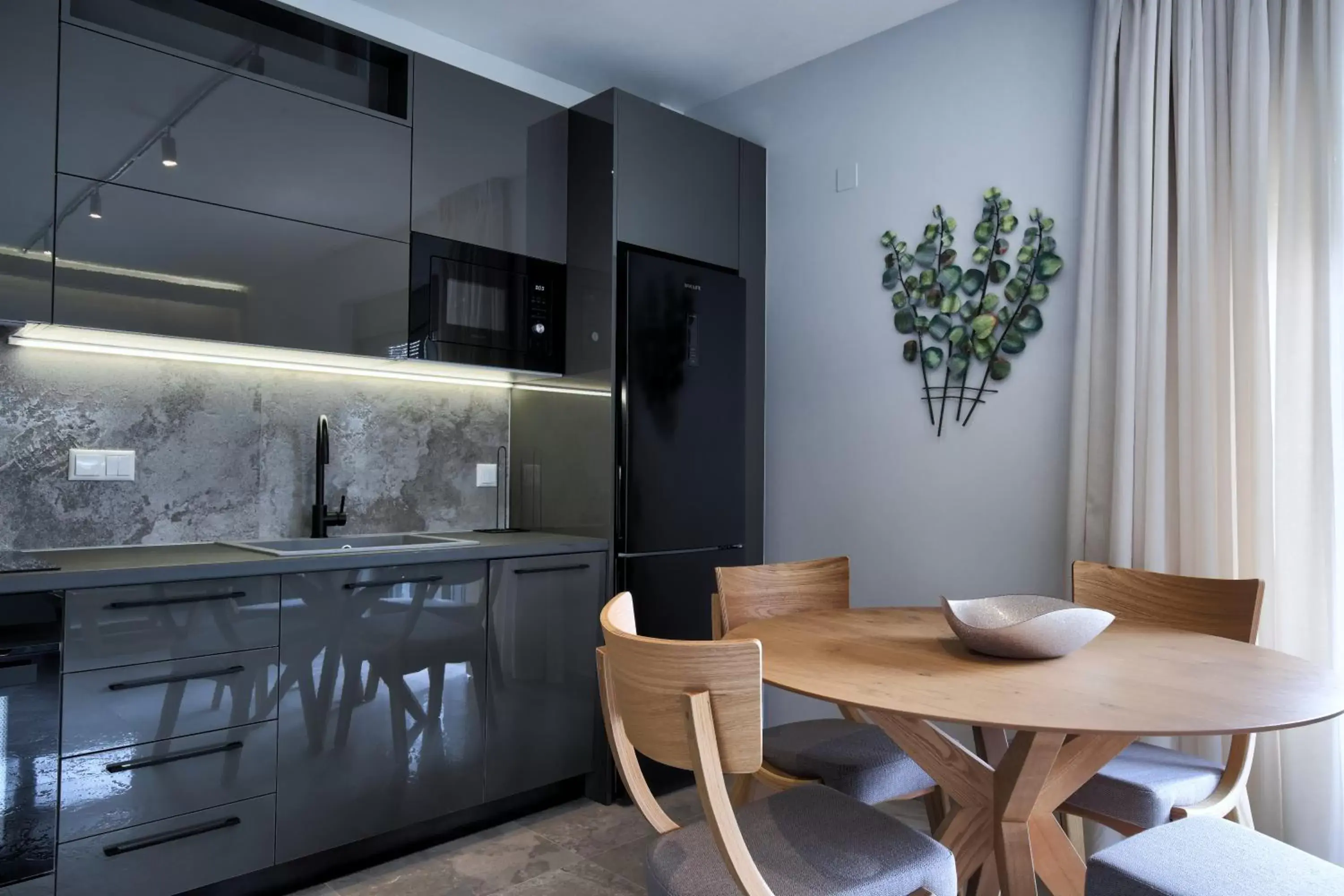 Dining area, Kitchen/Kitchenette in Carabella Residence