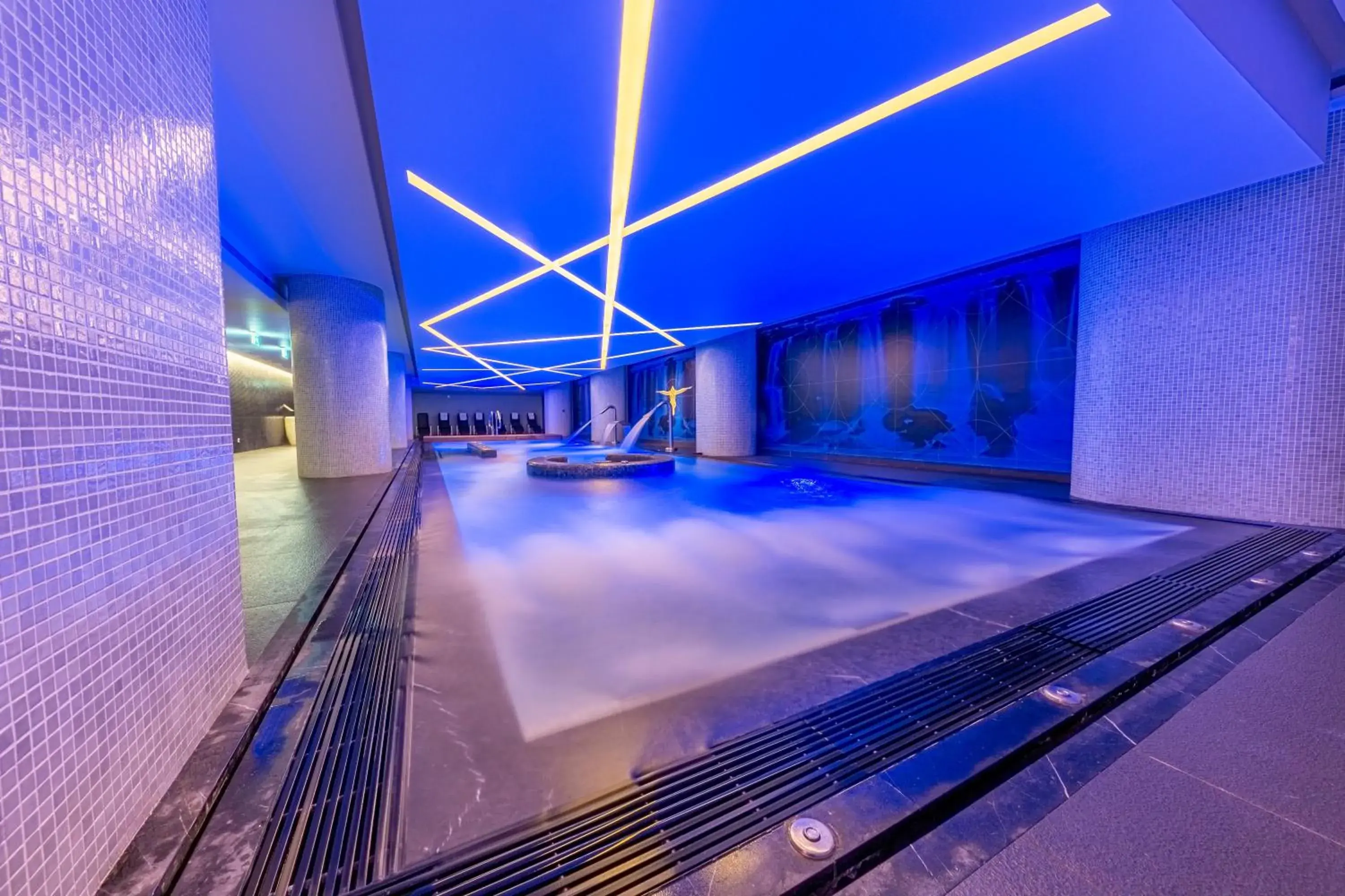 Spa and wellness centre/facilities, Swimming Pool in Meliá Maputo Sky