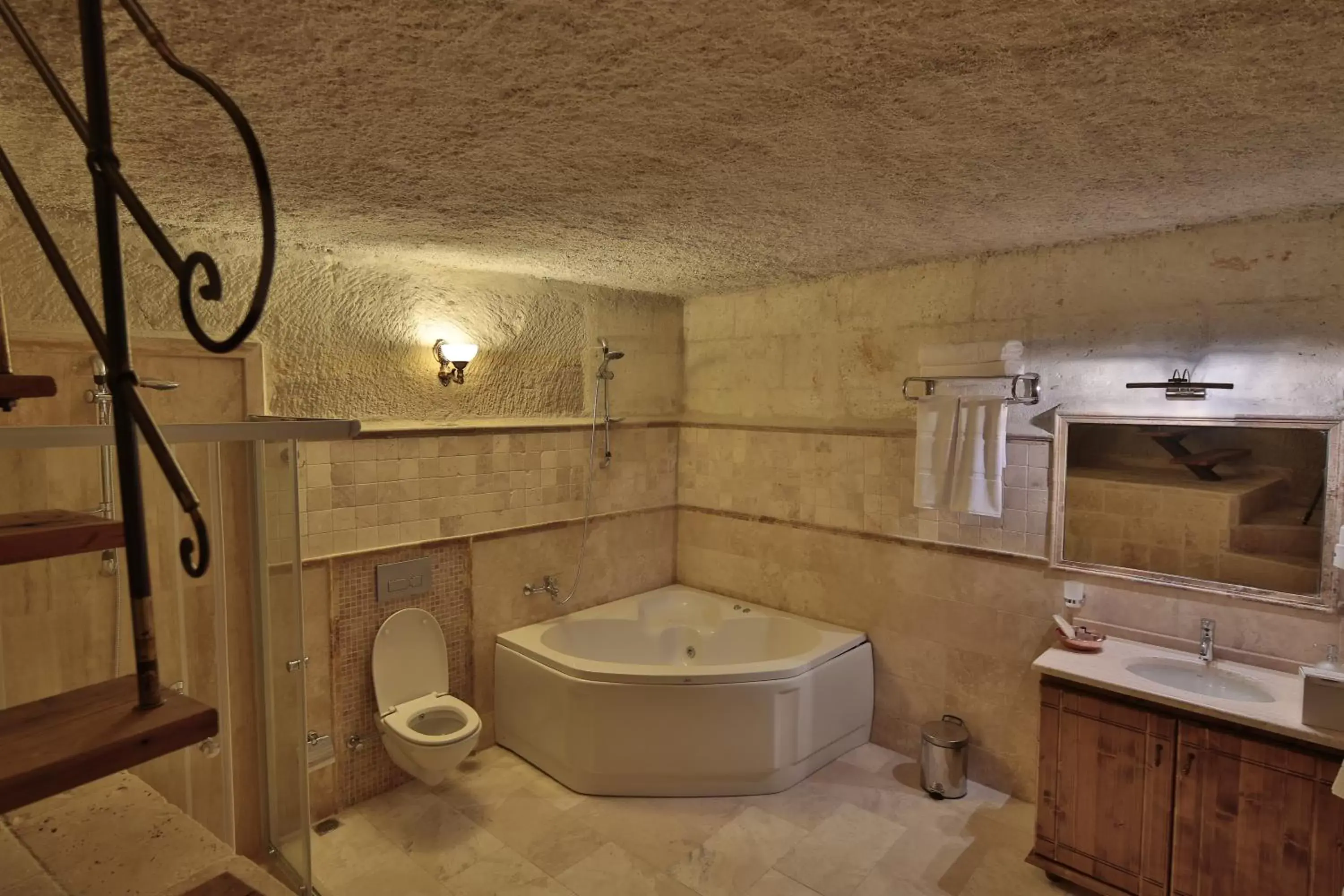 Bathroom in Harman Cave Hotel