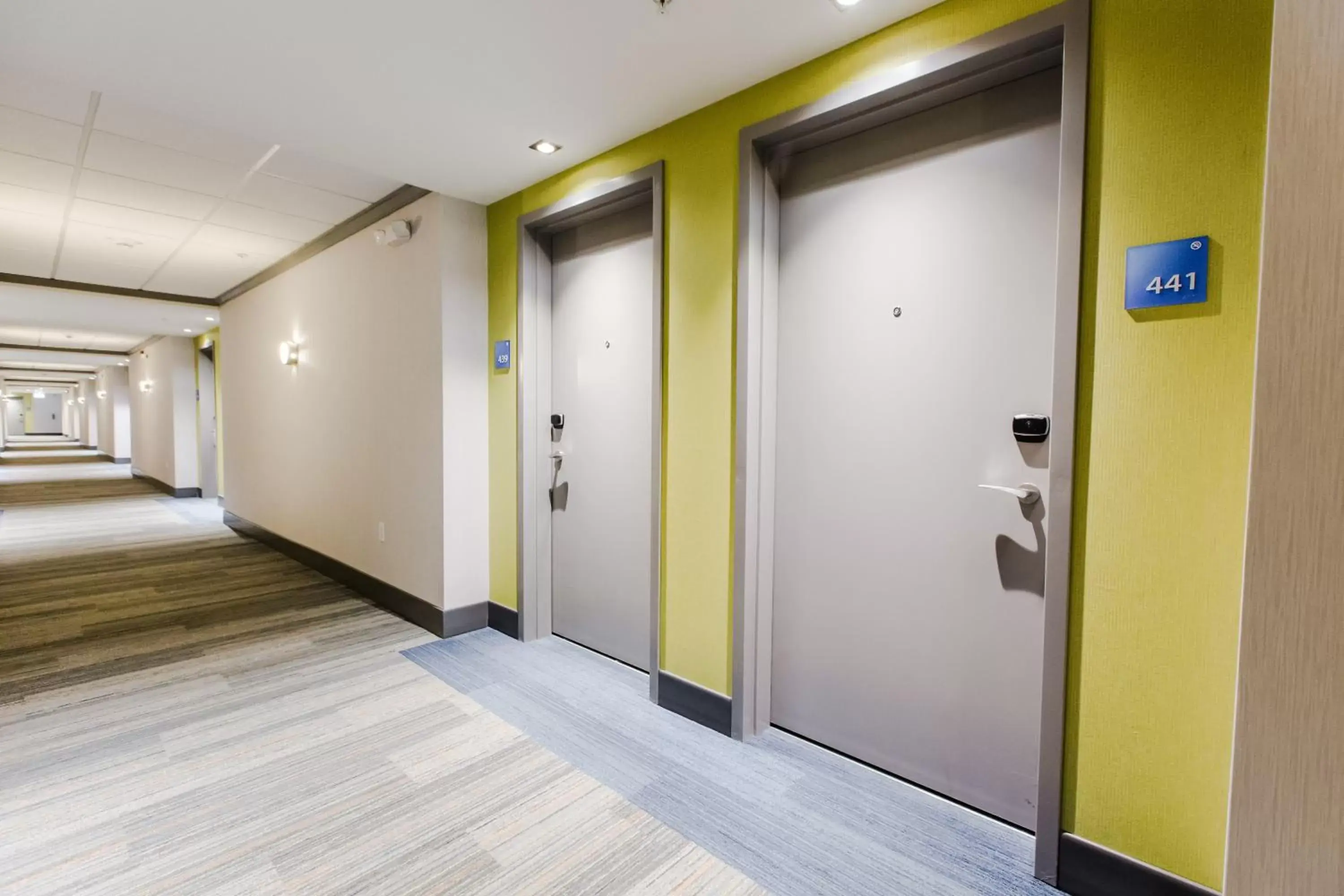 Lobby or reception in Holiday Inn Express & Suites - West Edmonton-Mall Area, an IHG Hotel