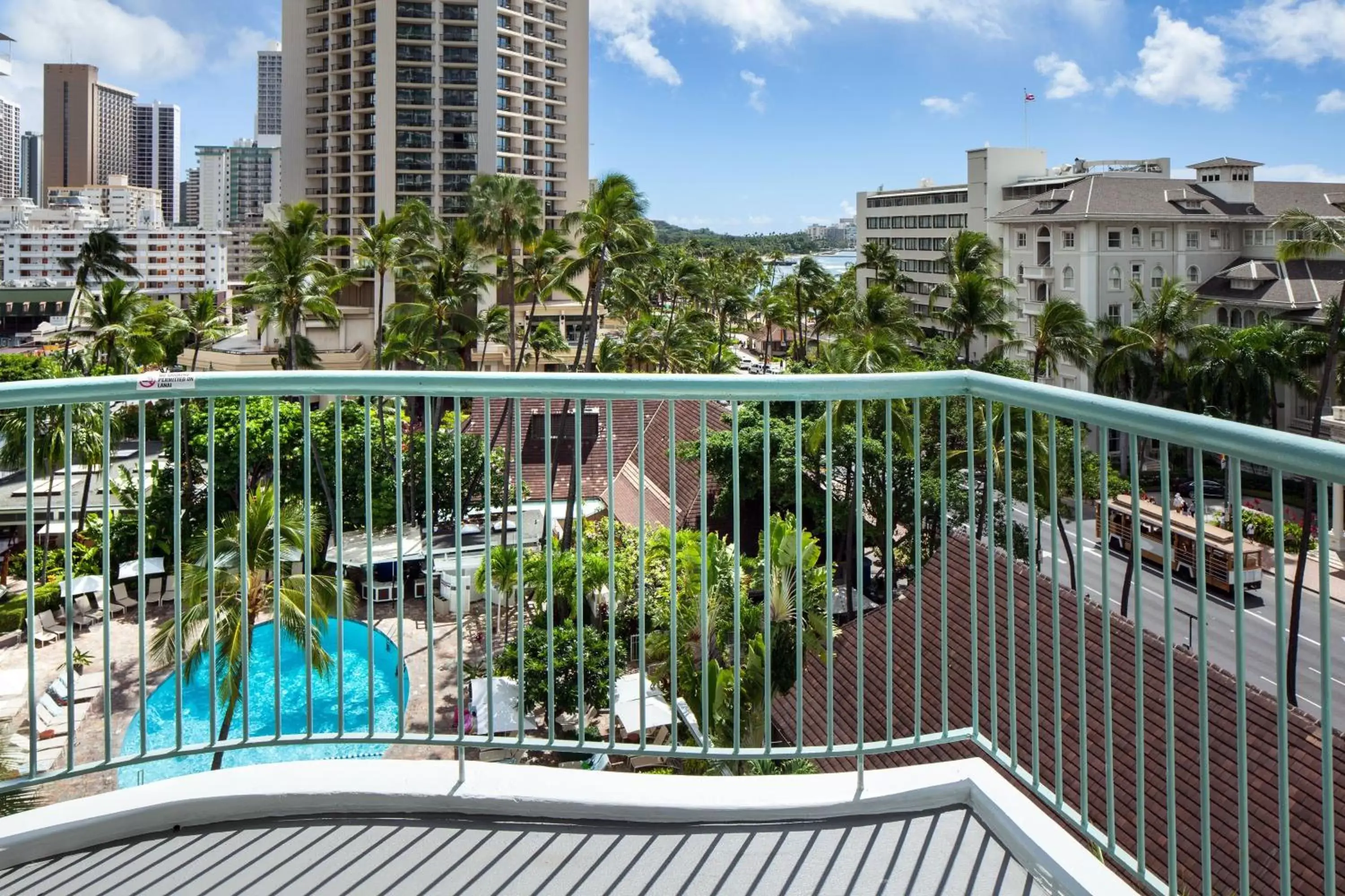 Photo of the whole room, Pool View in Sheraton Princess Kaiulani