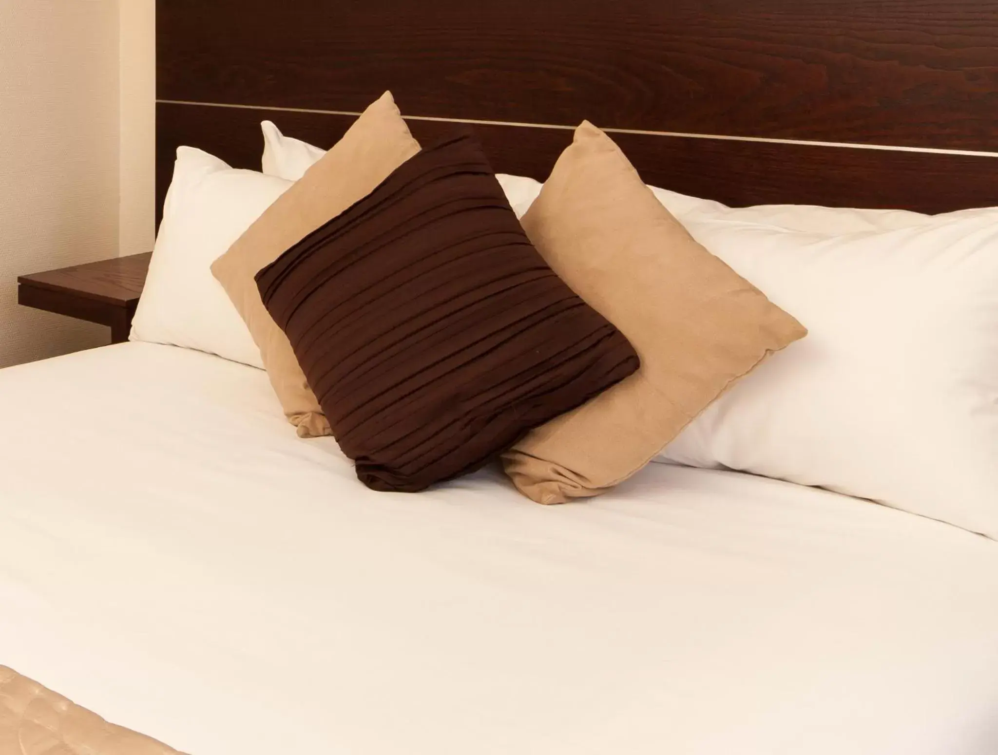 Bed in Mercure Bradford, Bankfield Hotel