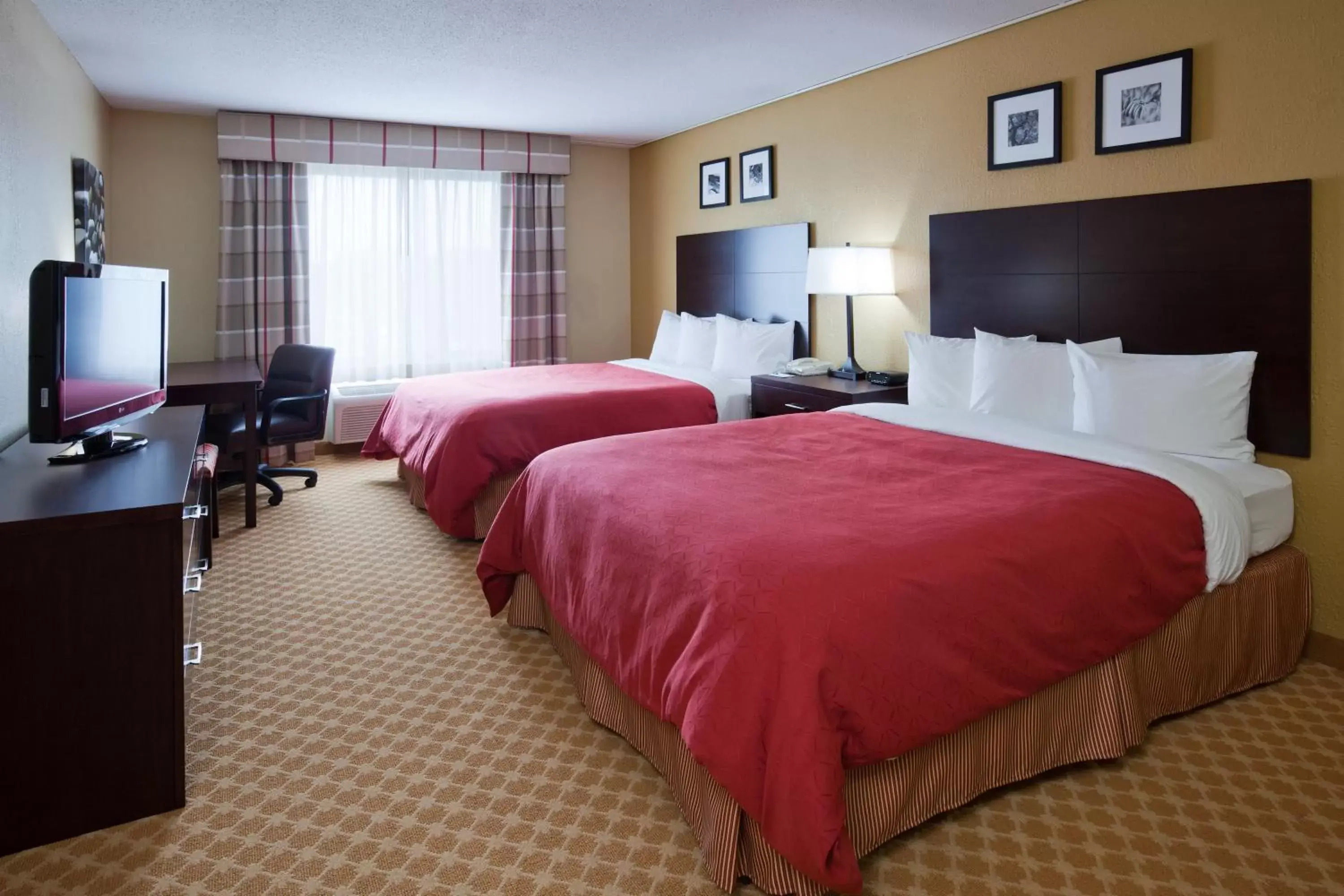 Bedroom, Bed in Country Inn & Suites by Radisson, Coon Rapids, MN