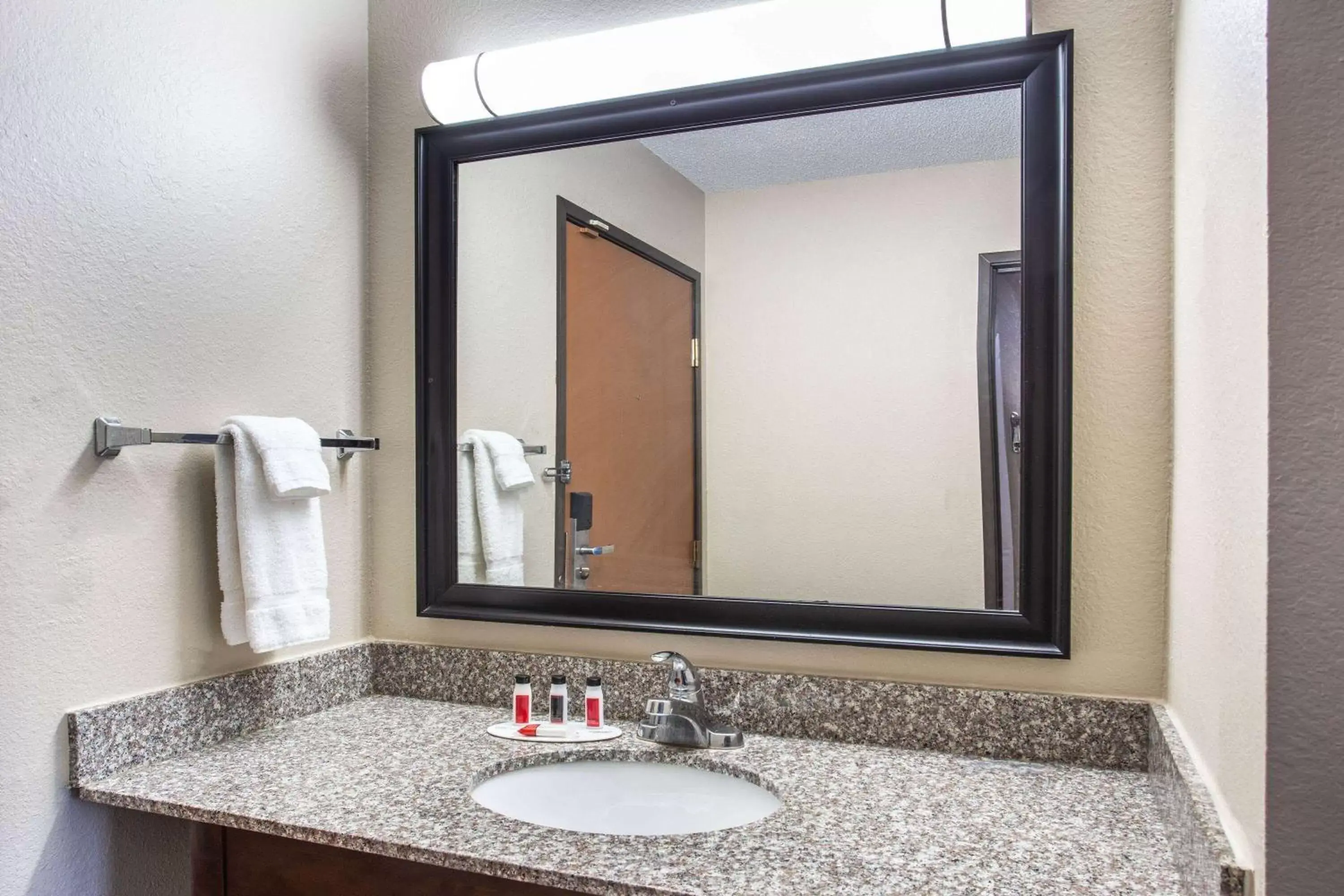 TV and multimedia, Bathroom in Baymont by Wyndham Joliet