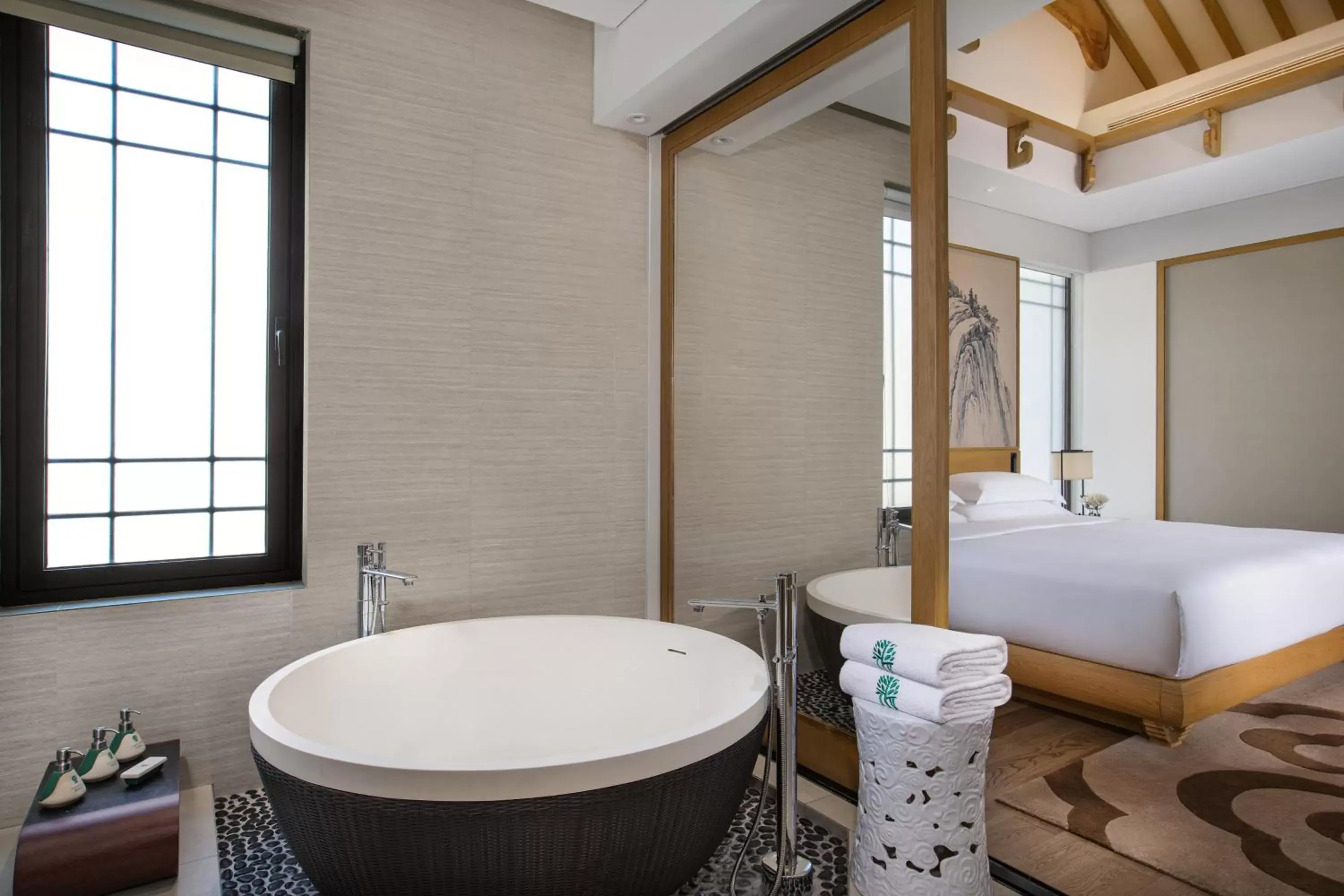 Bathroom in Banyan Tree Hotel Huangshan-The Ancient Charm of Huizhou, a Paradise