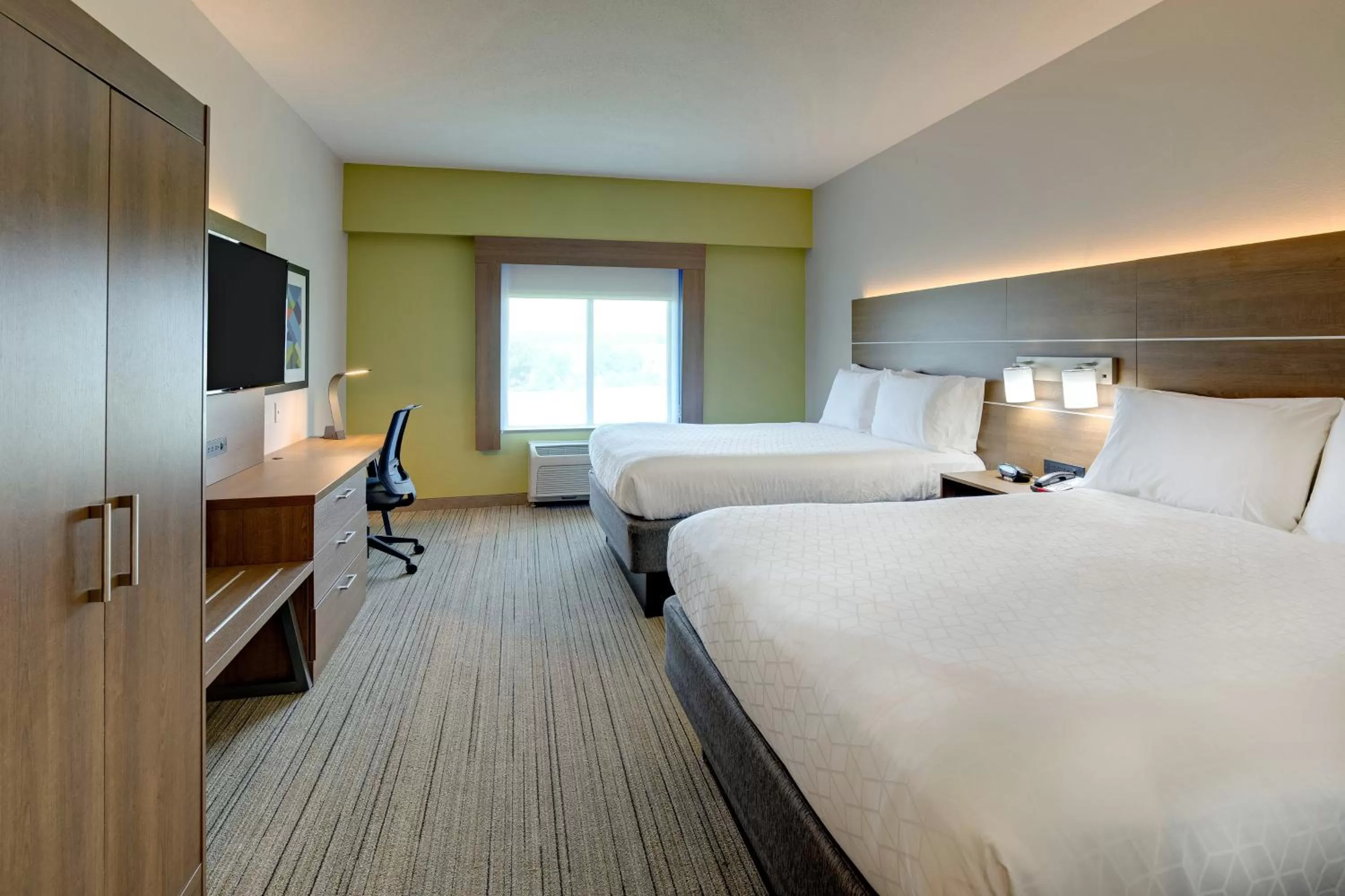 Photo of the whole room, Bed in Holiday Inn Express Nashville-Opryland by IHG