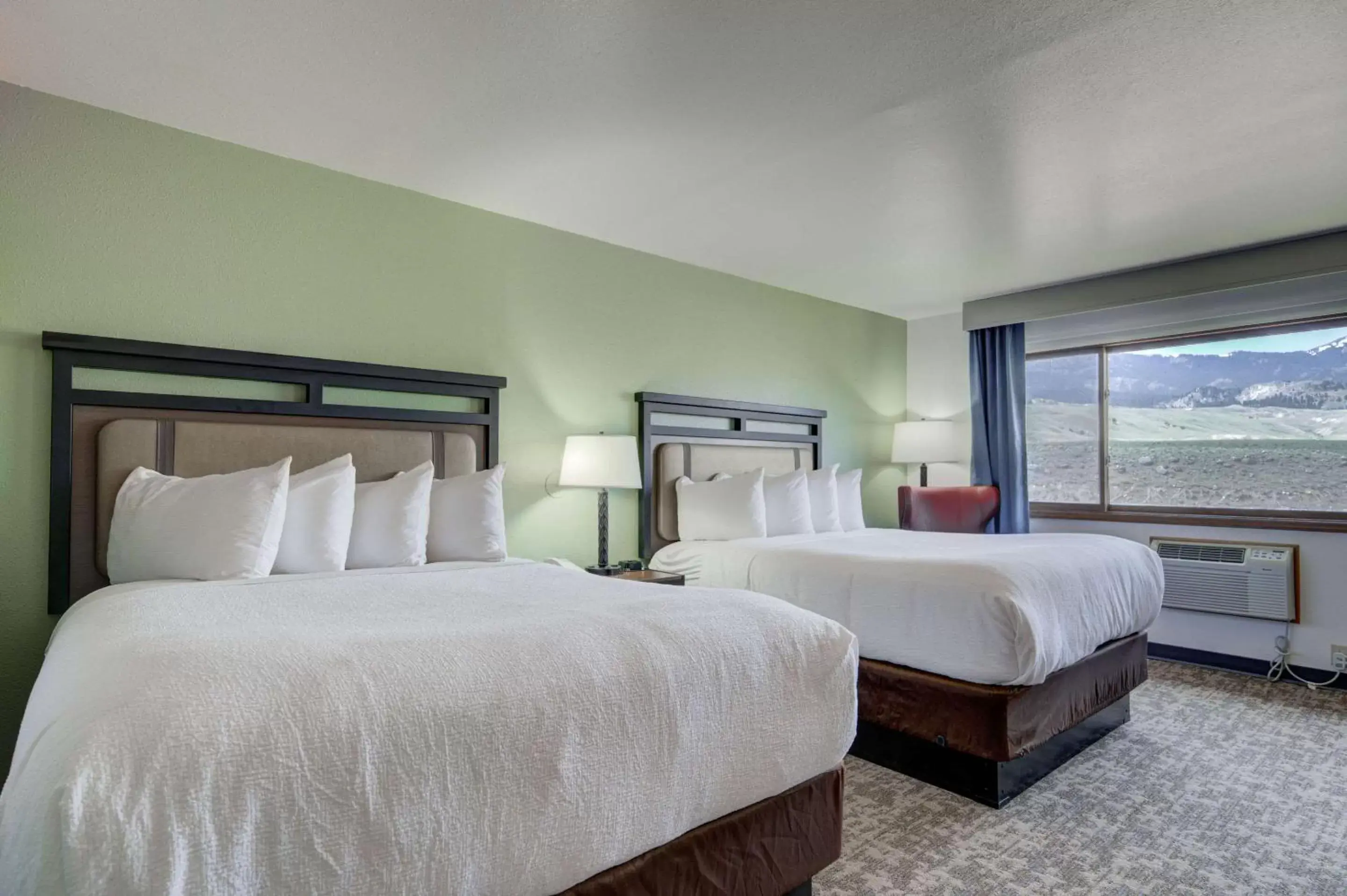 Bedroom, Bed in The Ridgeline Hotel at Yellowstone, Ascend Hotel Collection