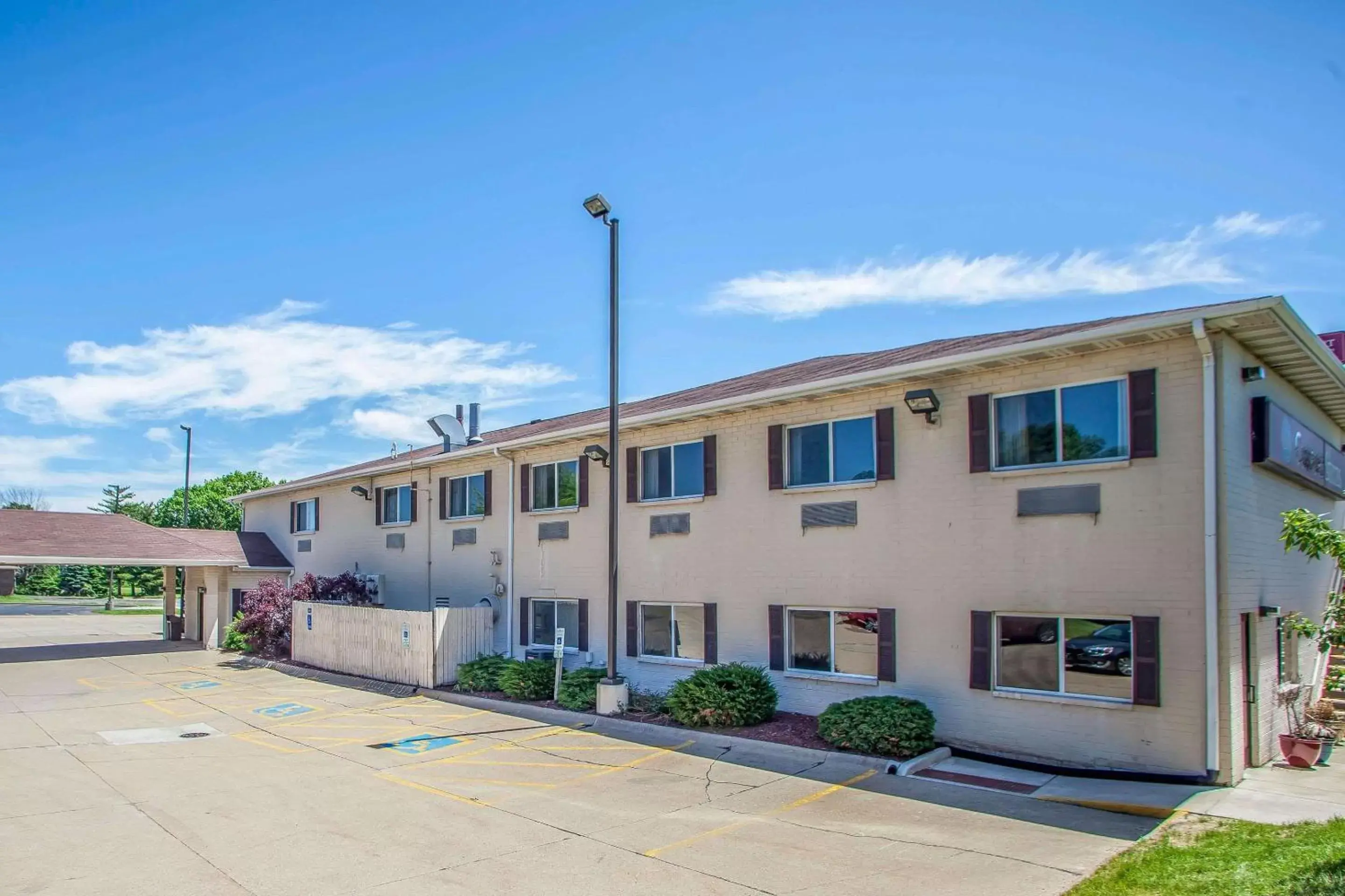 Property building in Comfort Suites Peoria I-74 Property building in Comfort Suites Peoria I-74