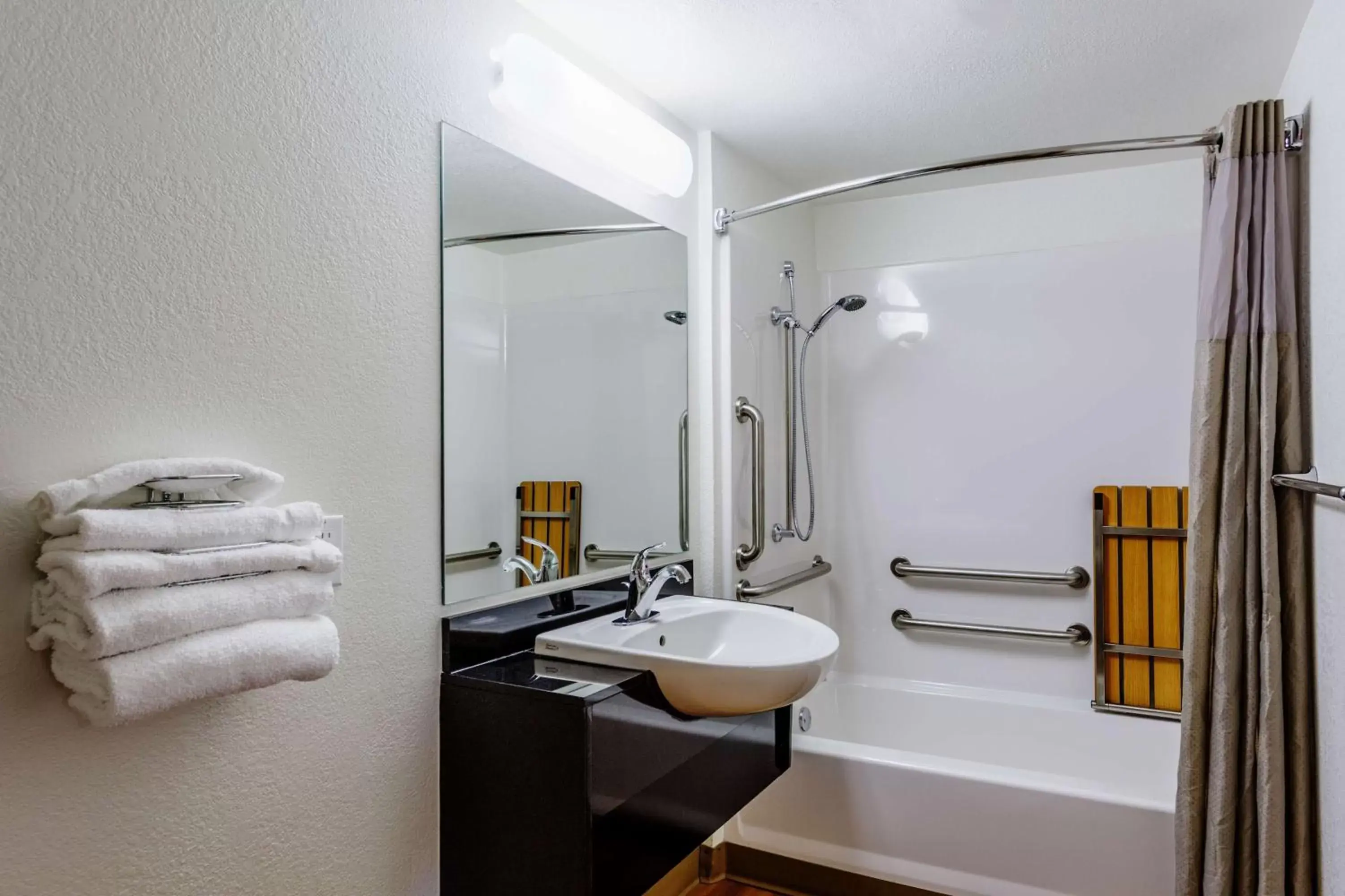 Shower, Bathroom in Motel 6-Richland, WA