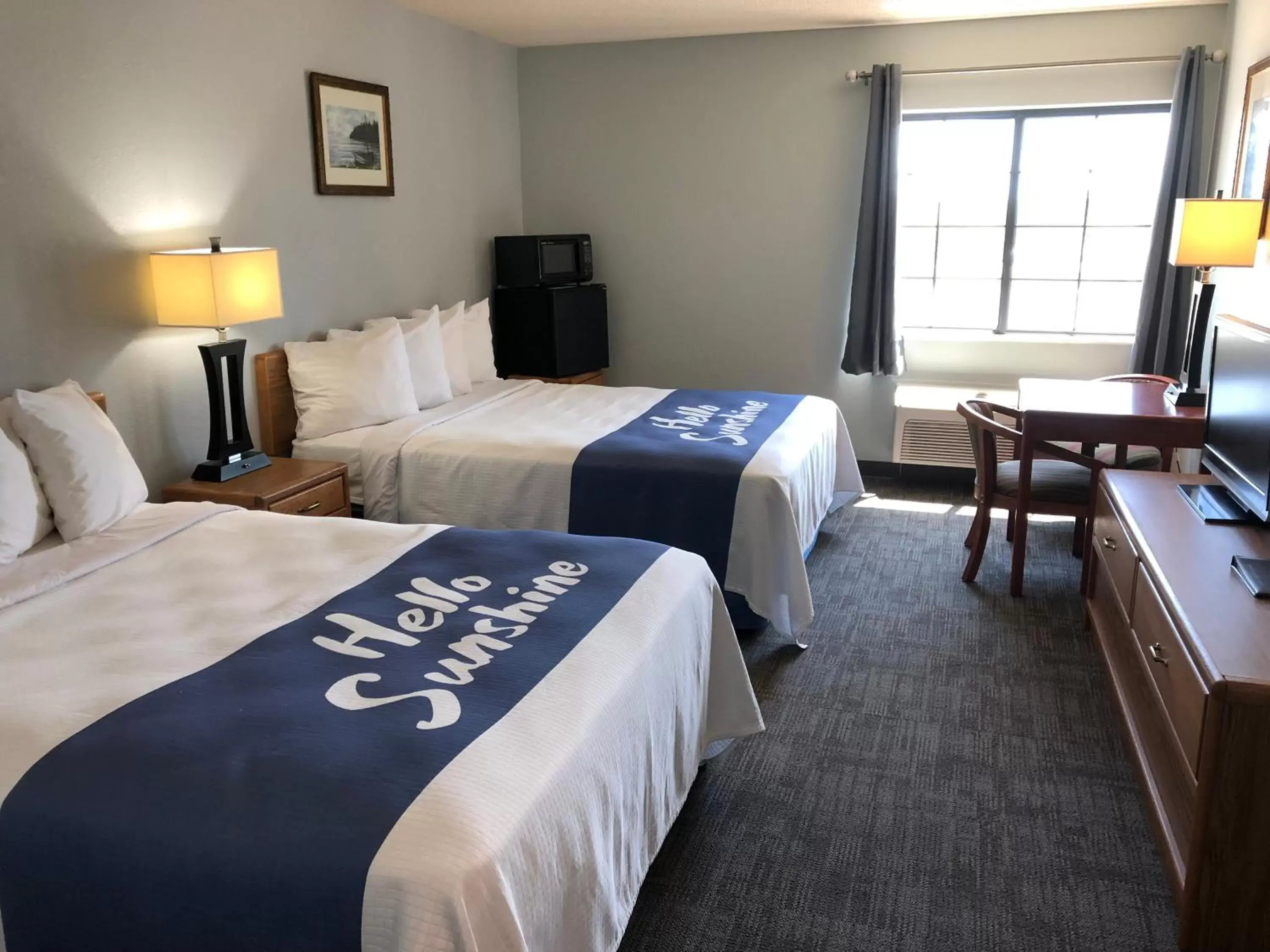 Bed in Days Inn by Wyndham Iron Mountain