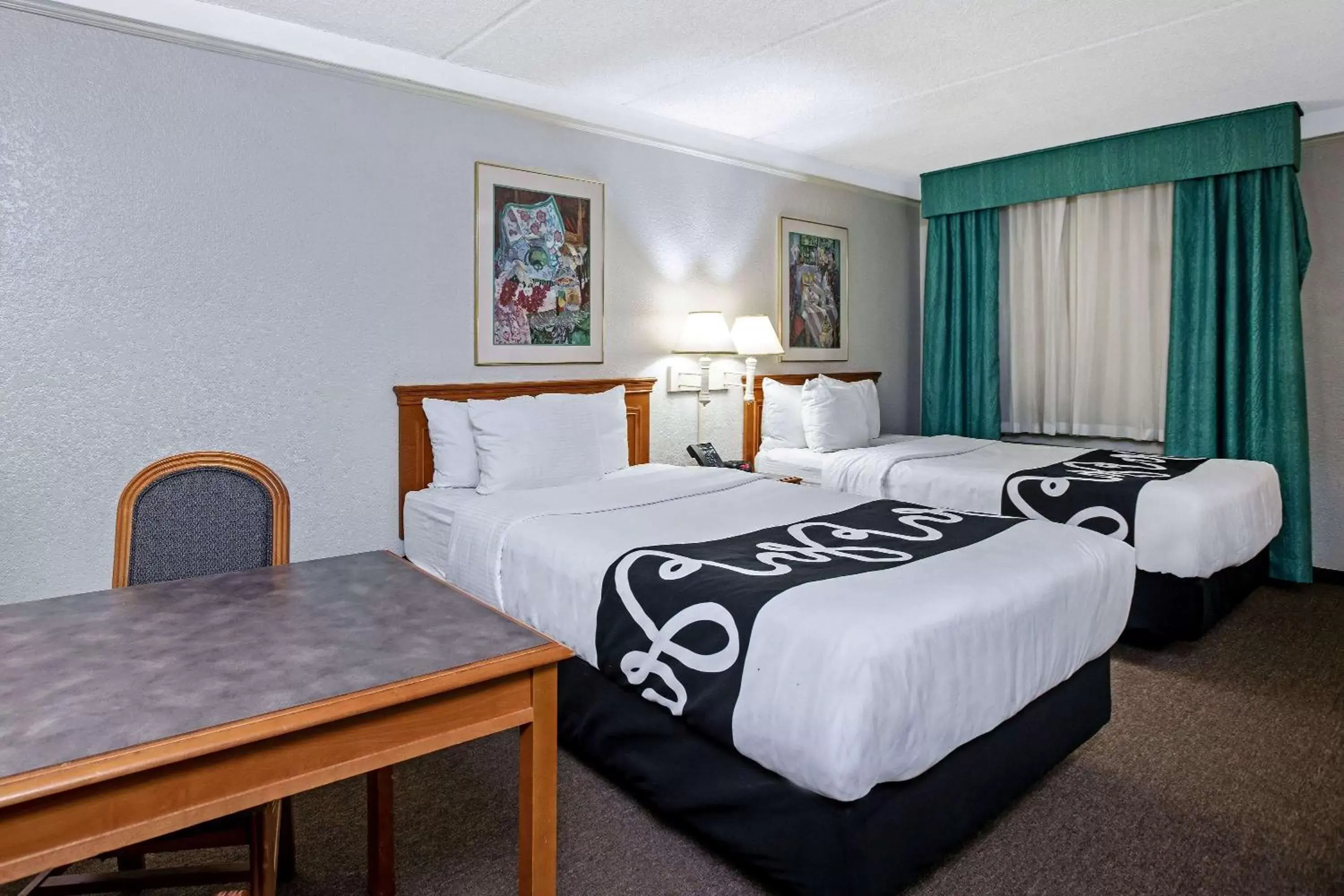 Photo of the whole room, Bed in La Quinta Inn by Wyndham Stockton