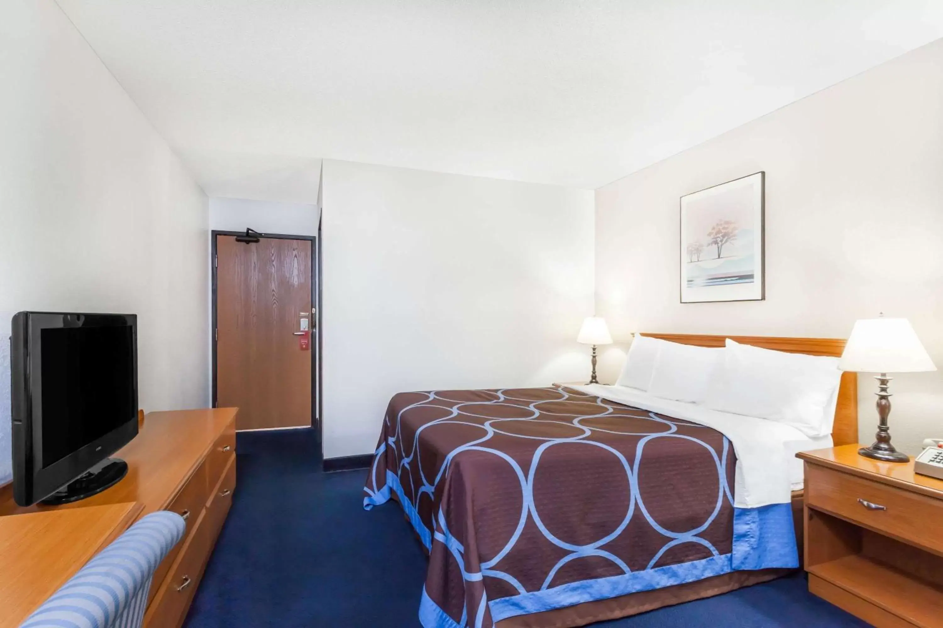 Photo of the whole room, Bed in Super 8 by Wyndham Montgomery Maybrook