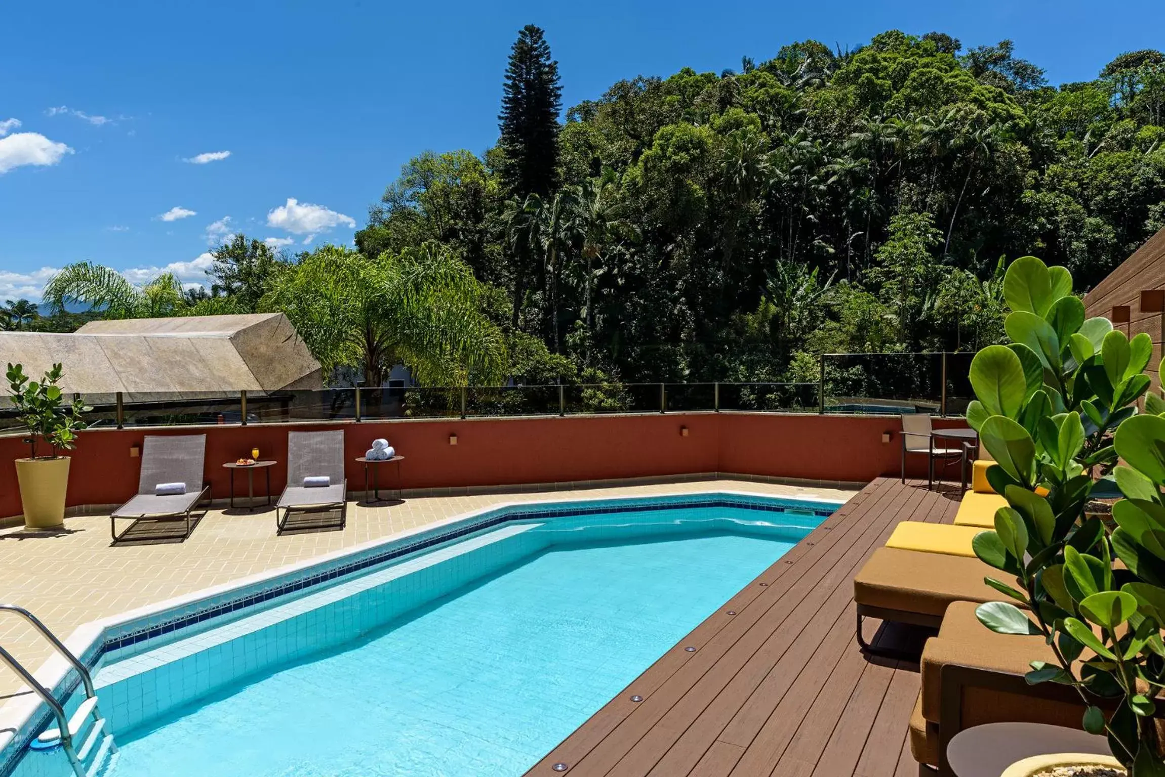 Pool view in Mercure Joinville Prinz Pool view in Mercure Joinville Prinz