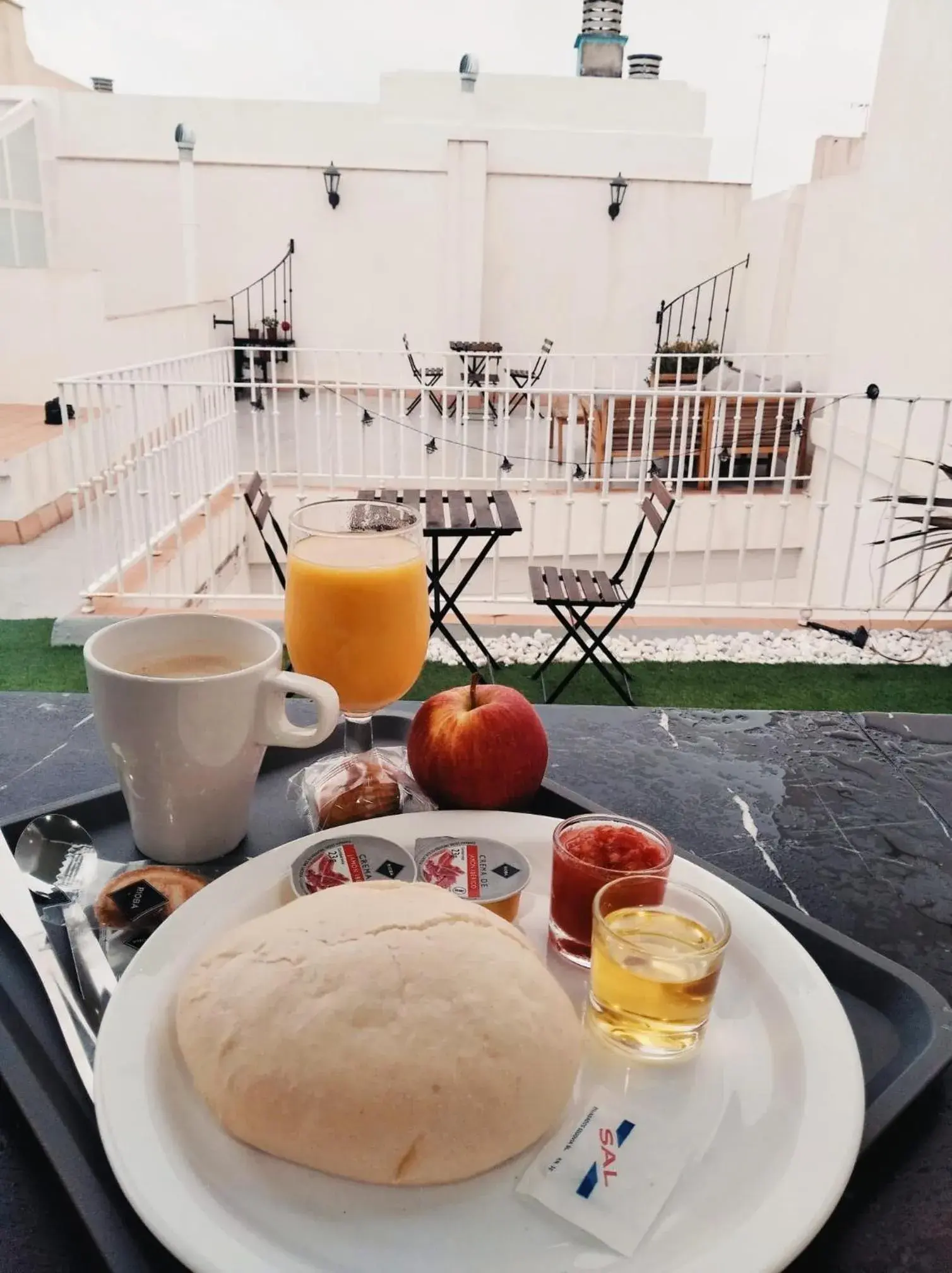 Continental breakfast in Planeta Cadiz Hostel