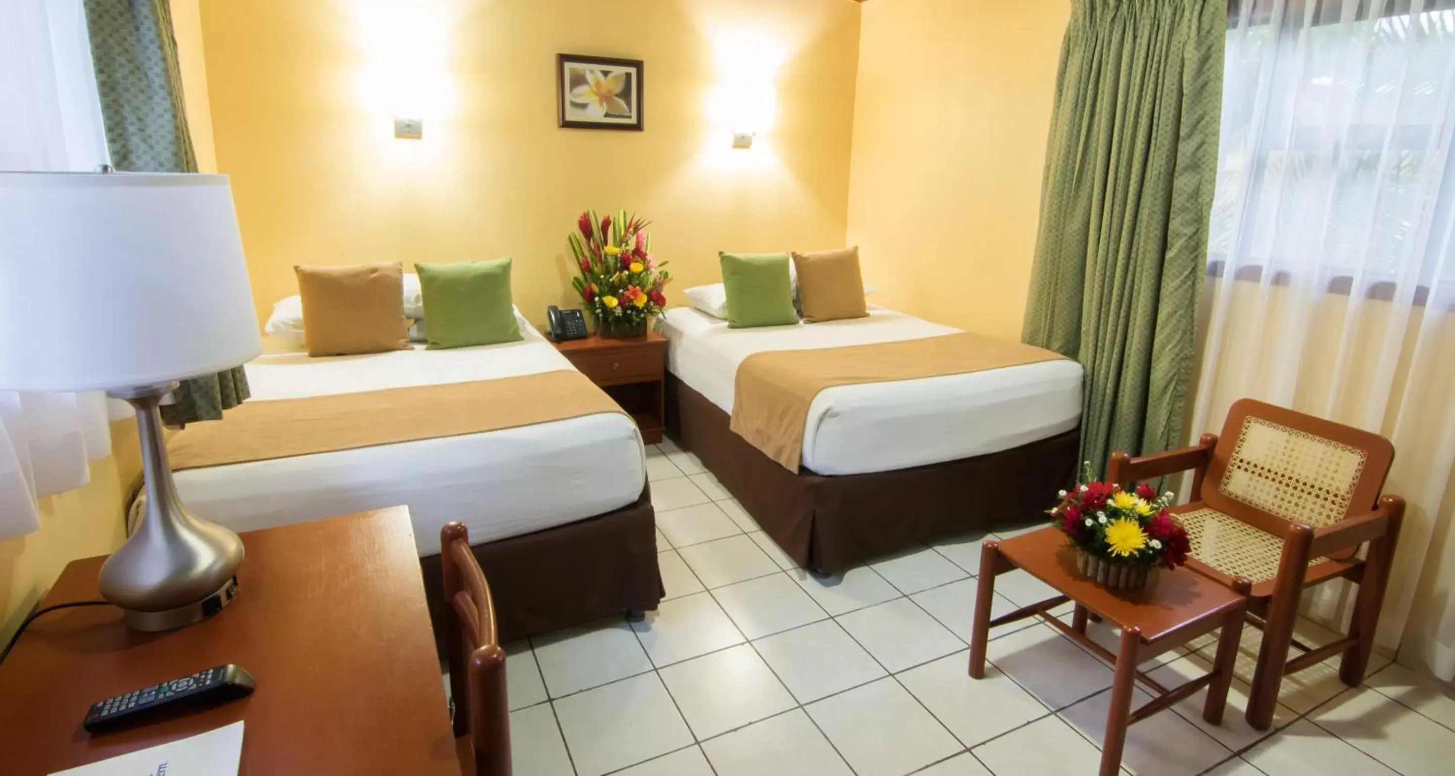 Photo of the whole room, Bed in Best Western Las Mercedes Airport