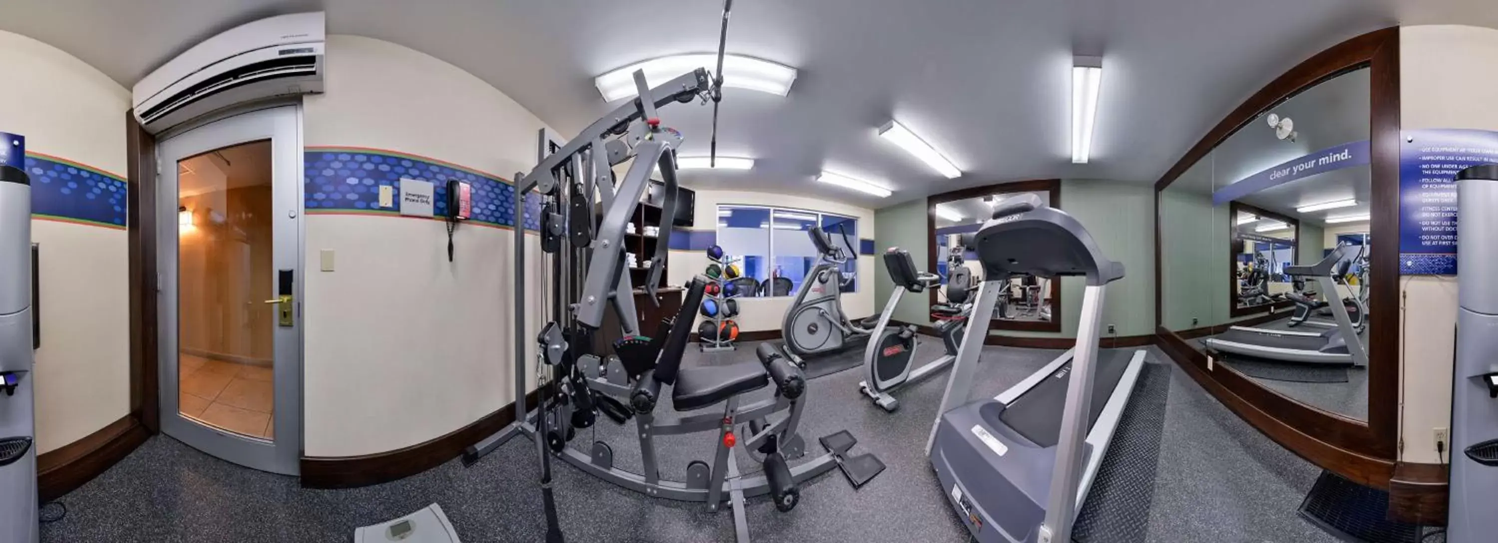 Bedroom, Fitness Center/Facilities in Hampton Inn & Suites by Hilton Calgary University NW