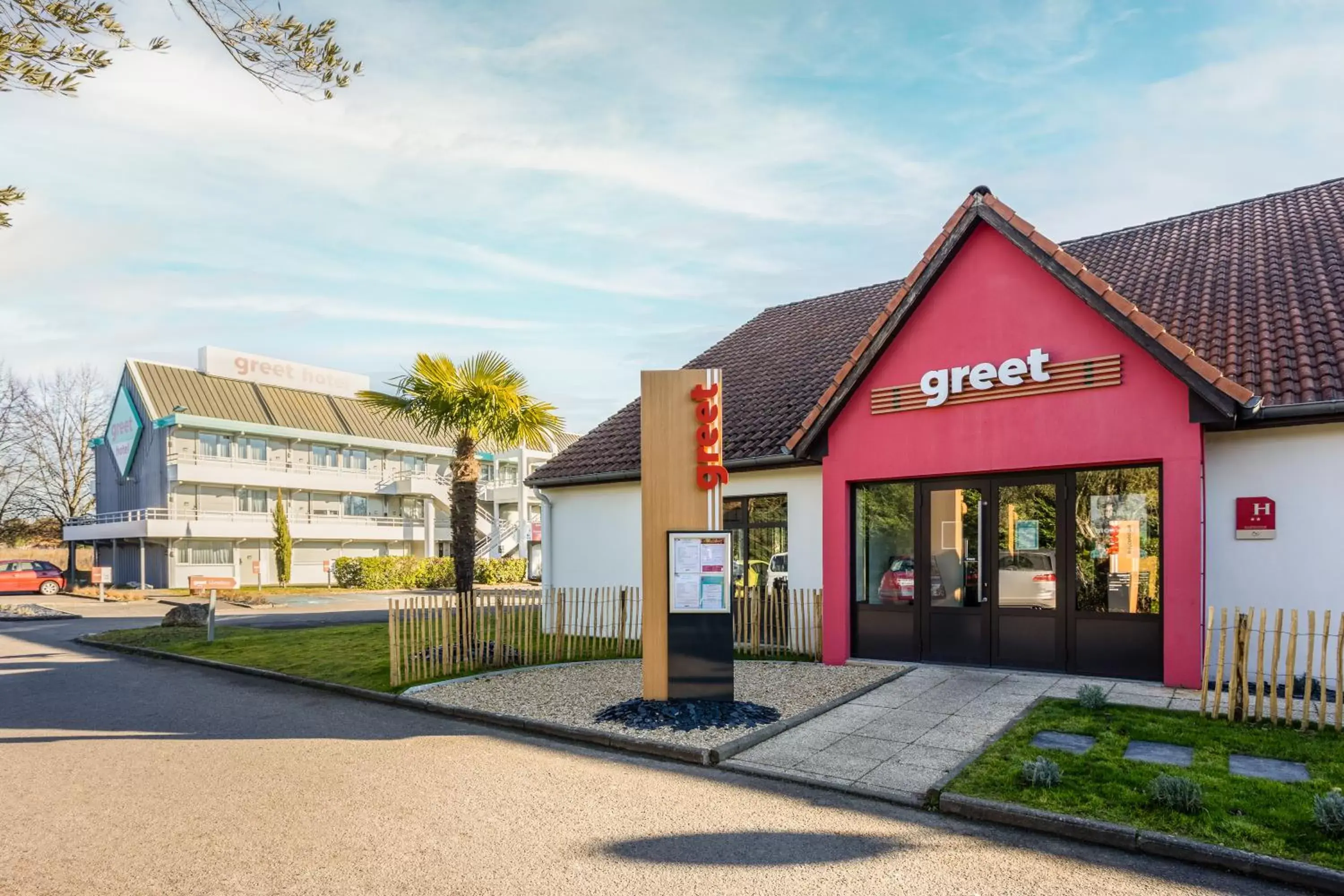 Property Building in greet hôtel restaurant Angoulême Ouest