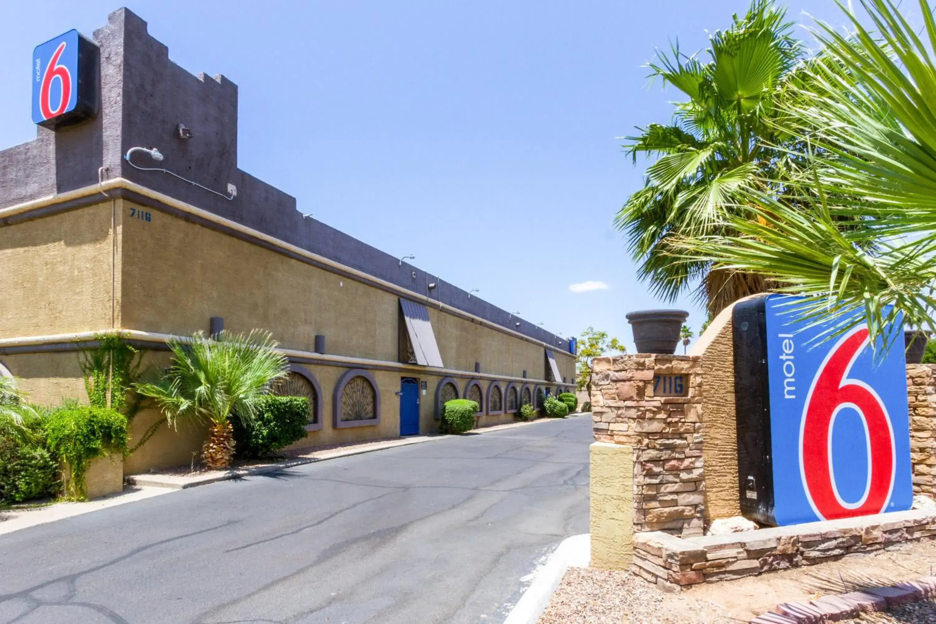 Facade/entrance, Property Building in Motel 6 Glendale AZ