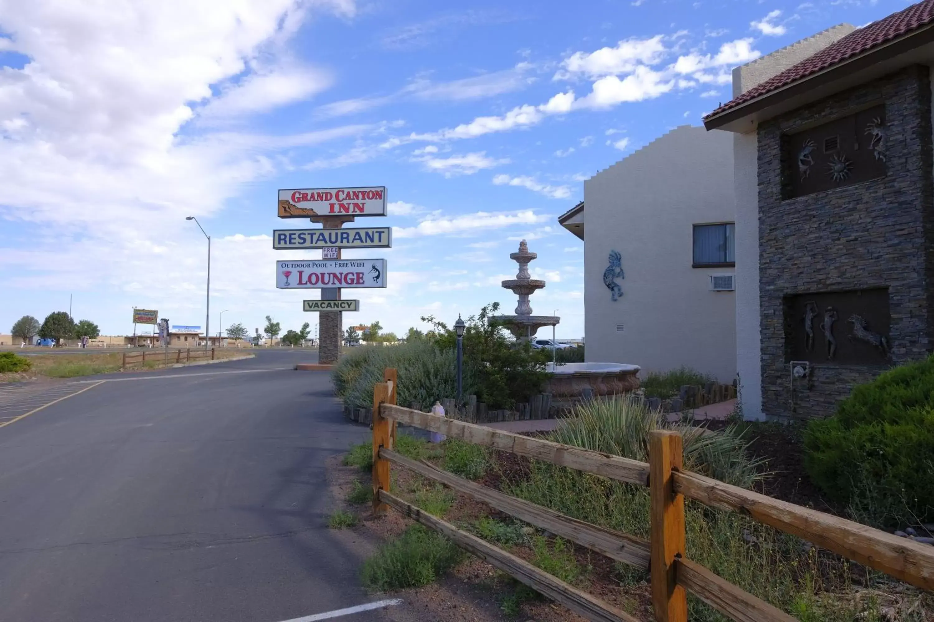 Property Building in Grand Canyon Inn and Motel - South Rim Entrance