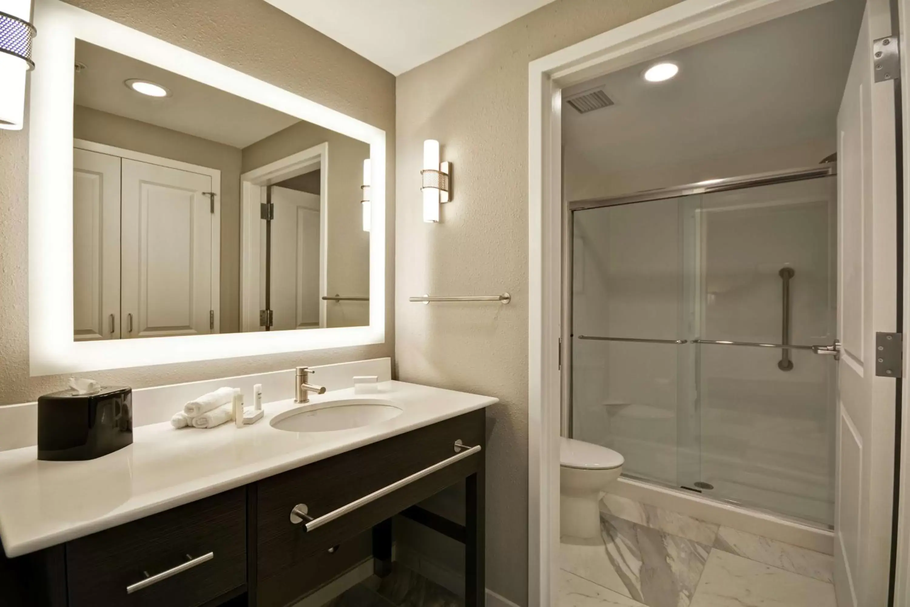 Bathroom in Homewood Suites by Hilton Raleigh Cary I-40