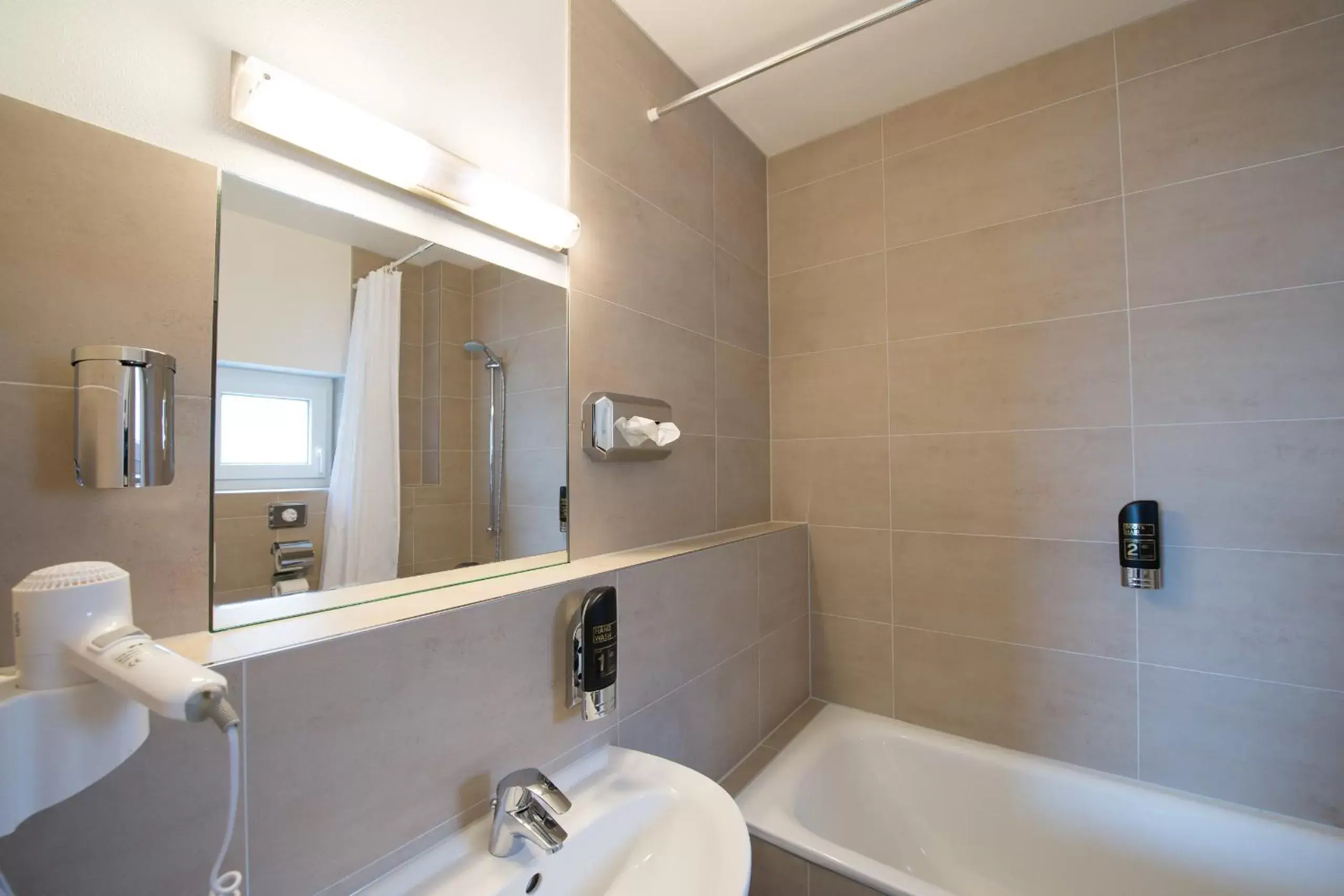 Shower, Bathroom in Goethe Business Hotel by Trip Inn
