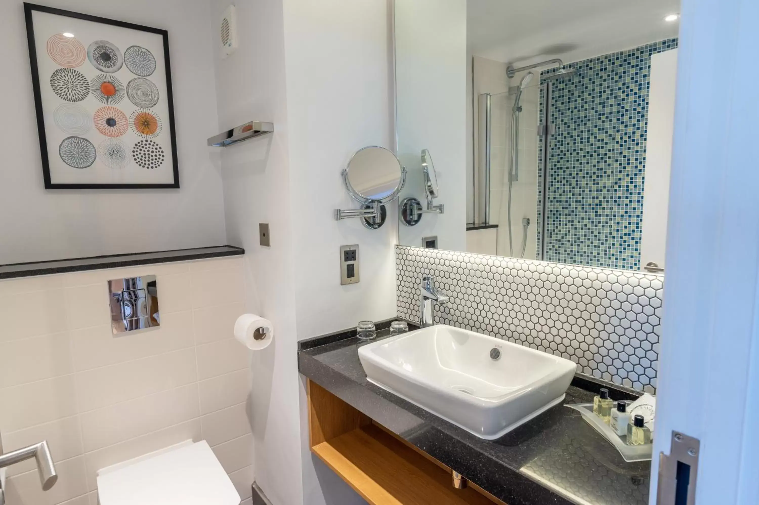 Bathroom in Holiday Inn - Leicester - Wigston, an IHG Hotel