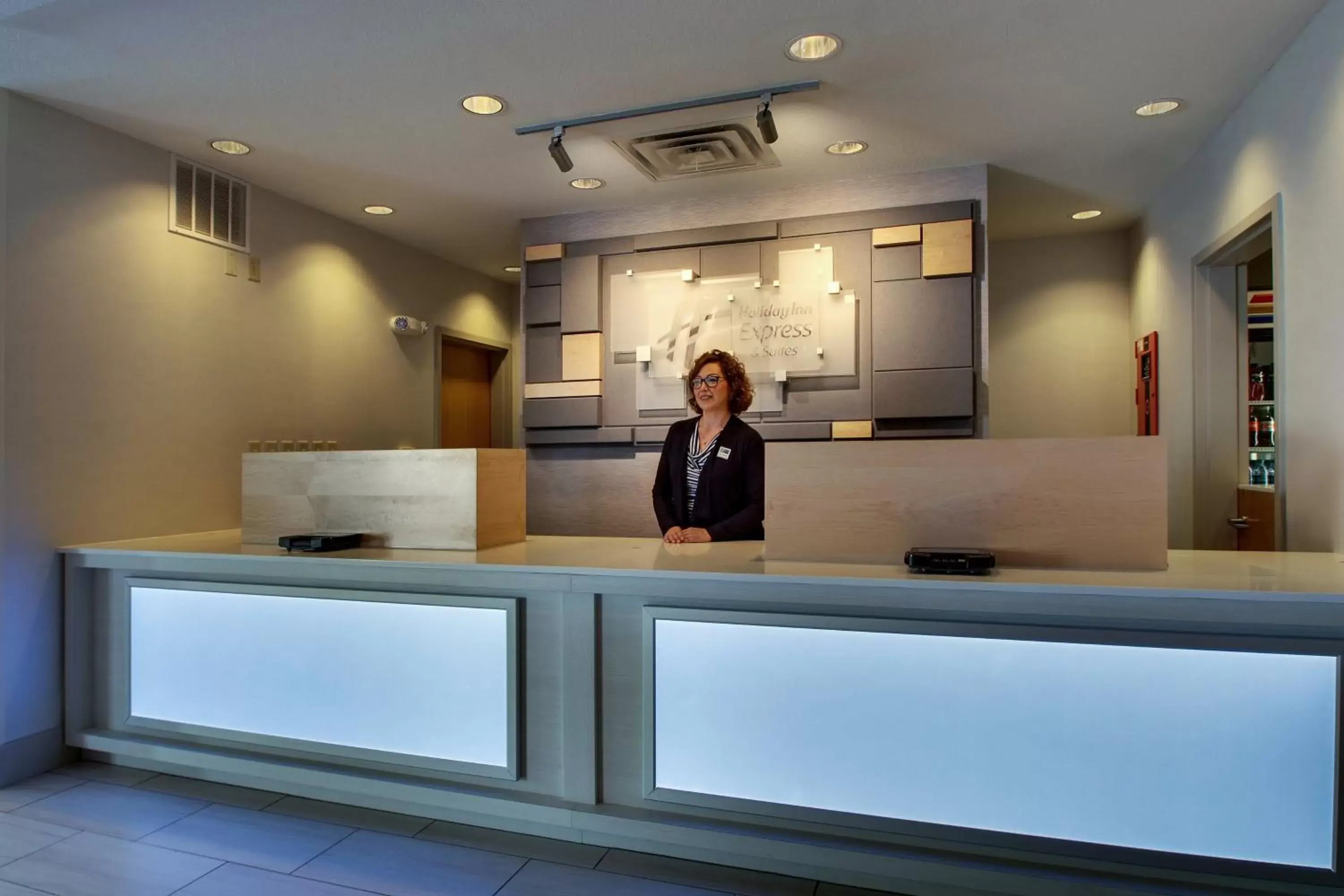 Property building, Lobby/Reception in Holiday Inn Express Hotel & Suites Morris, an IHG Hotel