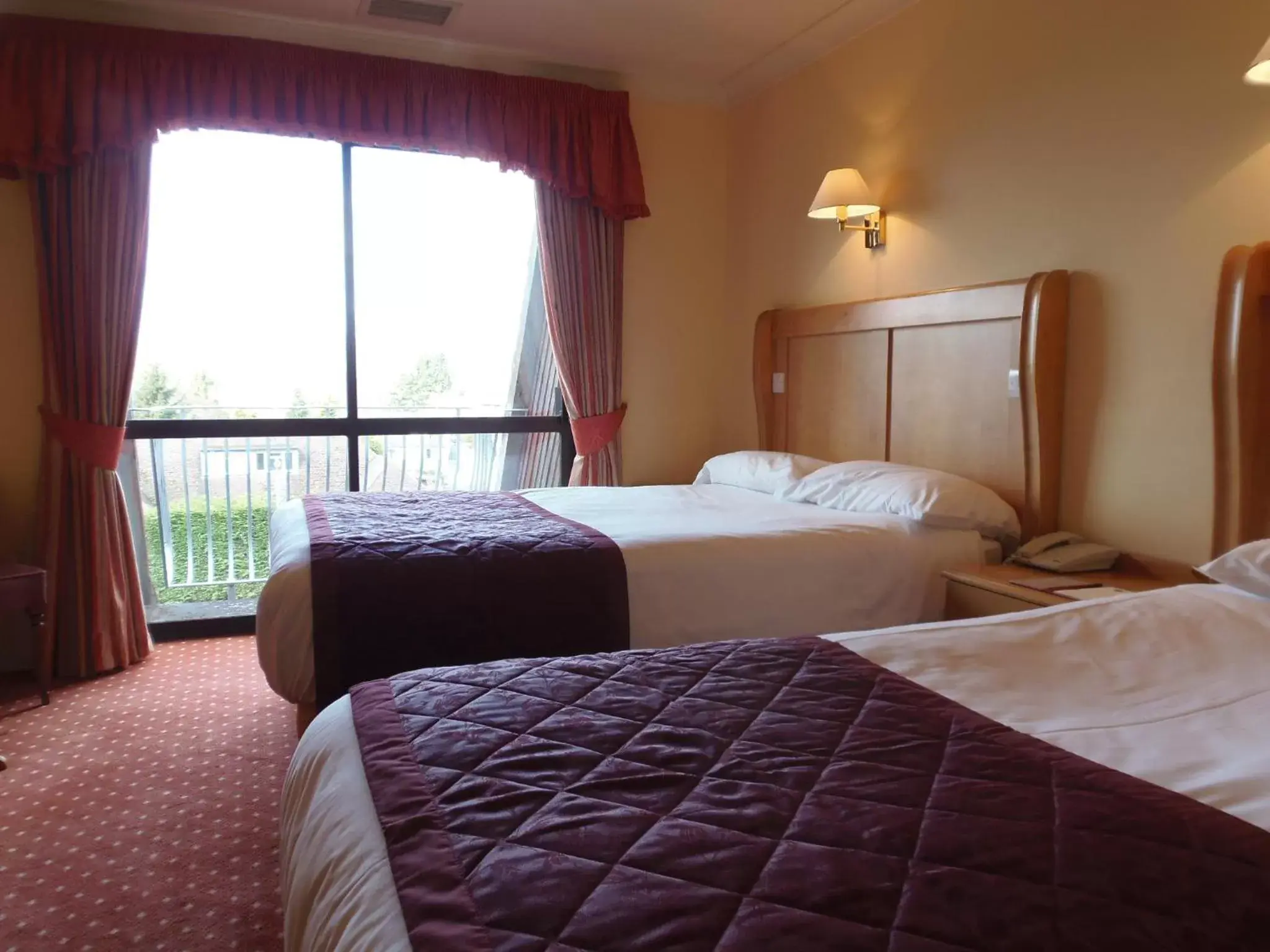 Bed in Lakeside International Hotel
