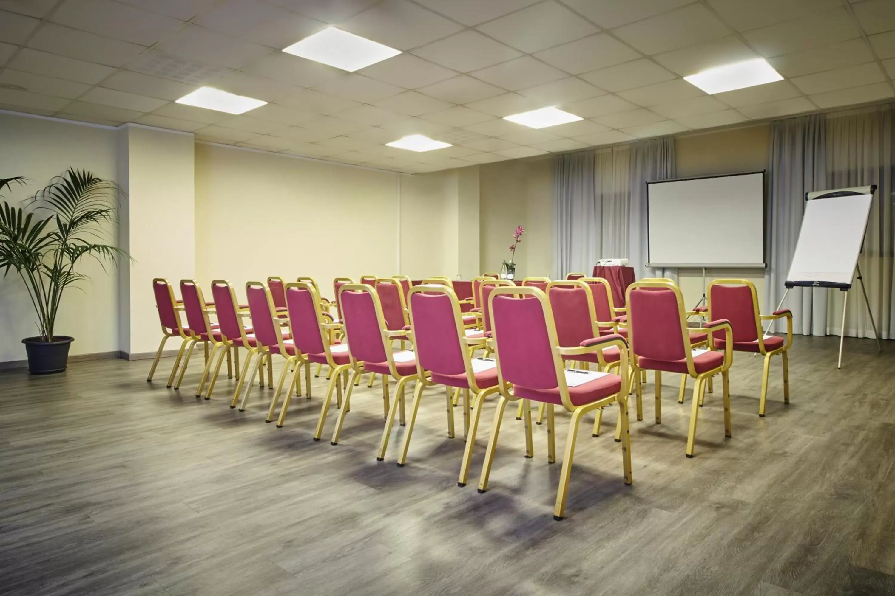 Meeting/conference room in iH Hotels Milano Watt 13